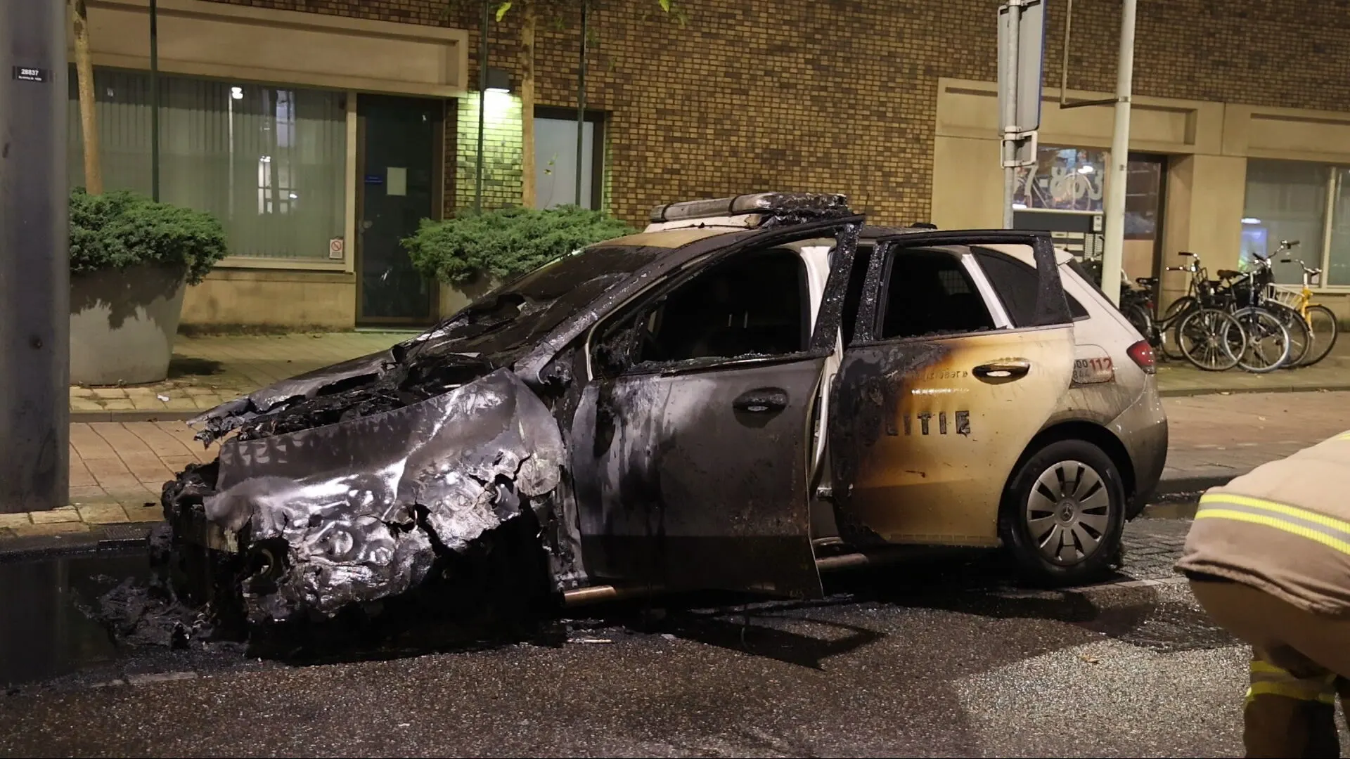 Tsjechische man aangehouden voor mogelijke brandstichting van twee politieauto's