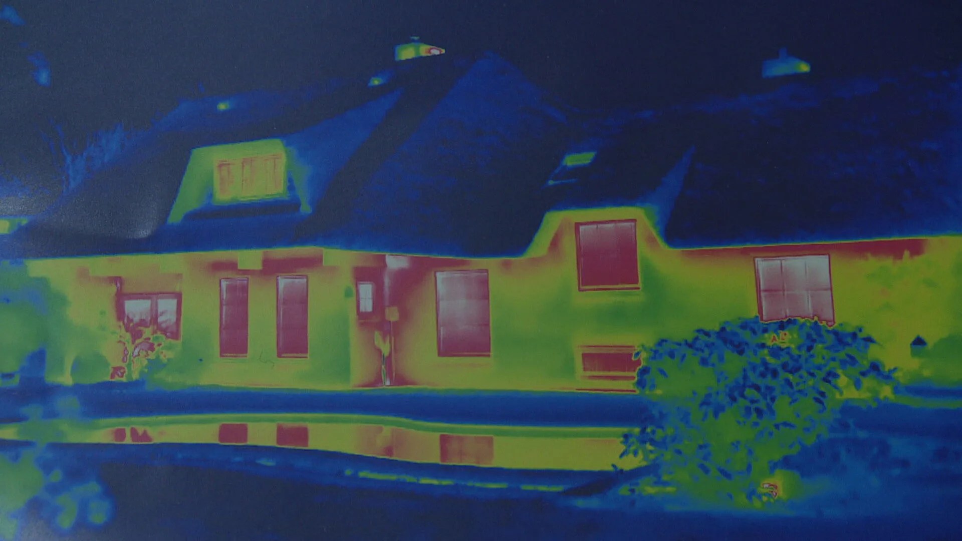 Terwijl iedereen slaapt, speurt Gerben naar slecht geïsoleerde huizen