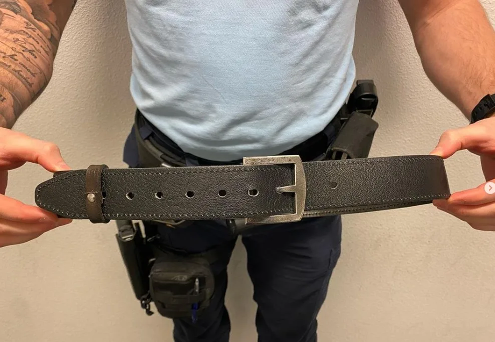 Verborgen mes gevonden in riem tijdens veiligheidscontrole Schiphol