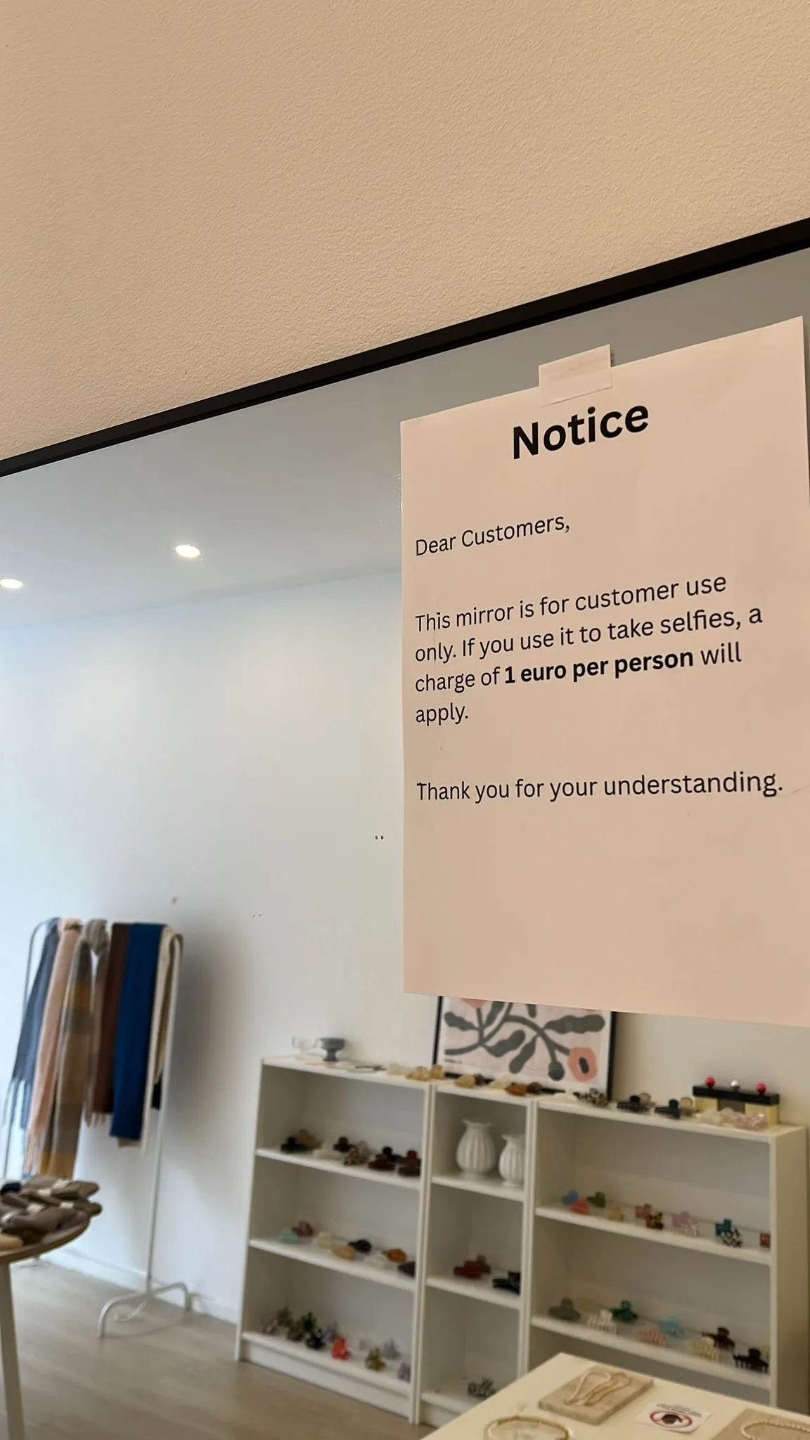 Bij deze sieradenwinkel in Amsterdam betaal je een 'selfietoeslag'