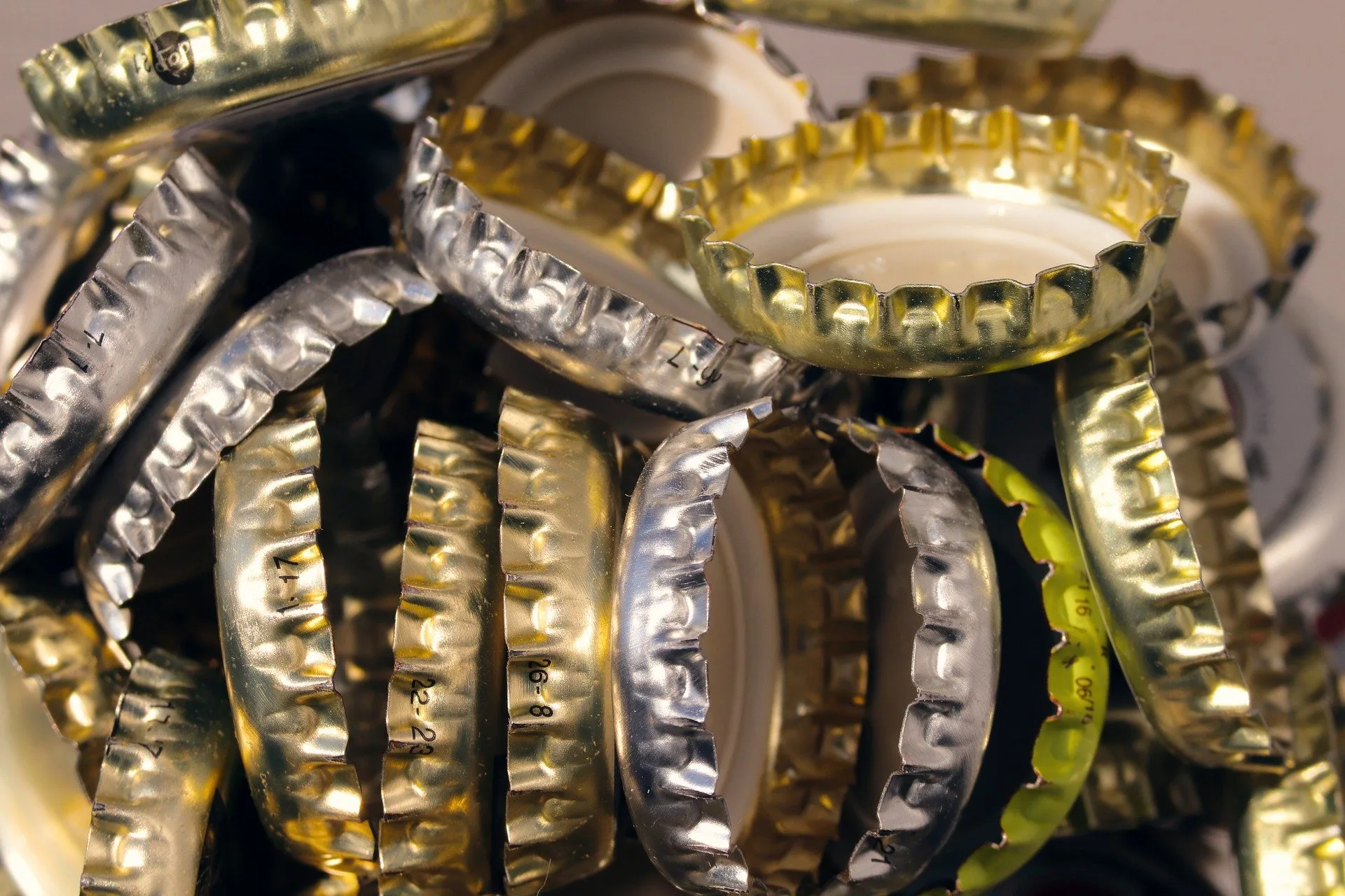 Politie maakt einde aan illegaal feest na anonieme tip: 20 jongeren op de bon