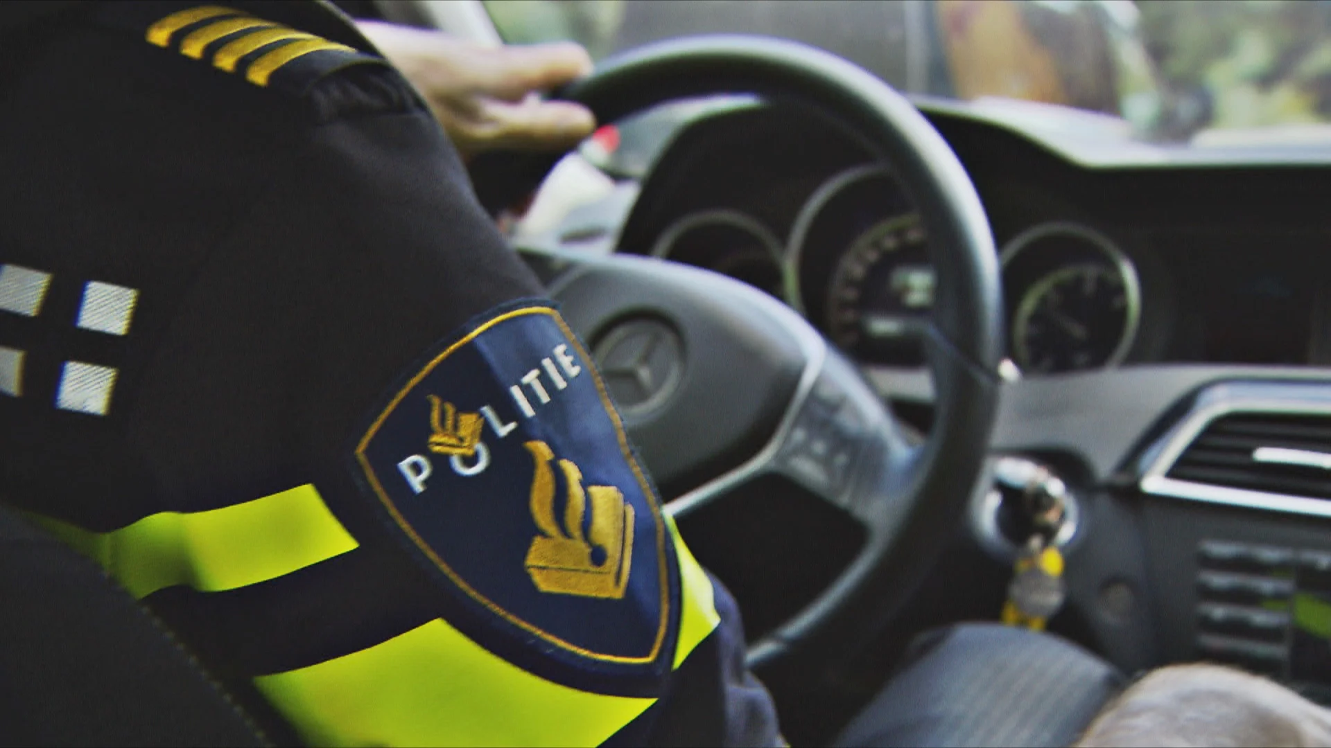 Moerdijk geteisterd door honderdtal auto-inbraken, politie vermoedt buitenlandse criminele bende
