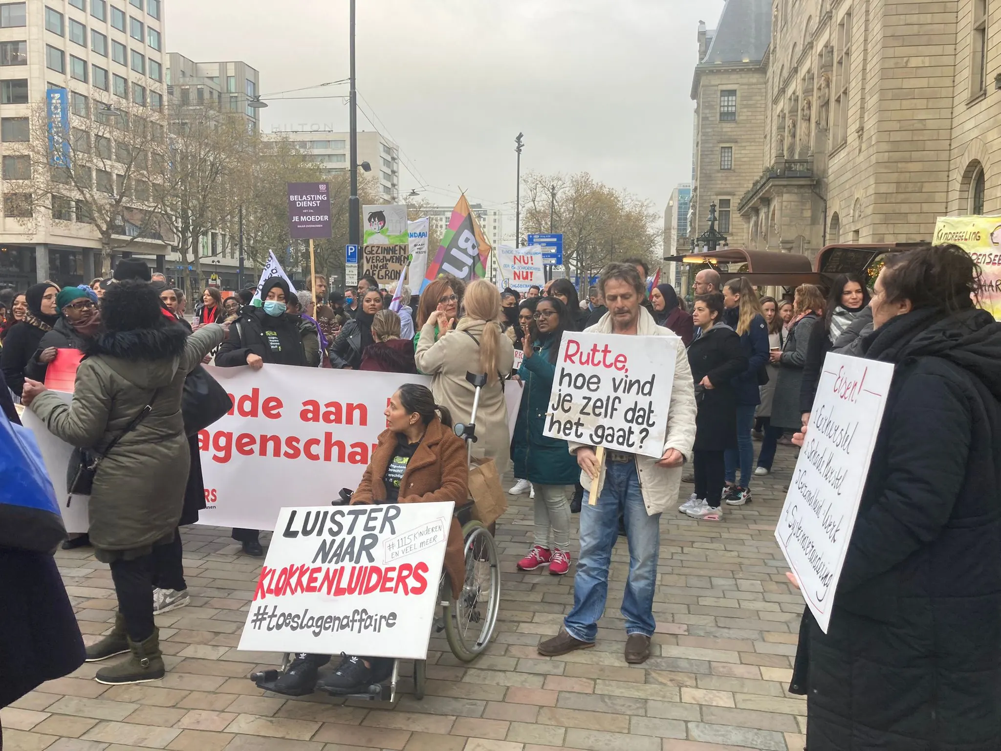 Reflectierapport toeslagenaffaire: 'Raad van State is te laat van strenge koers afgeweken'