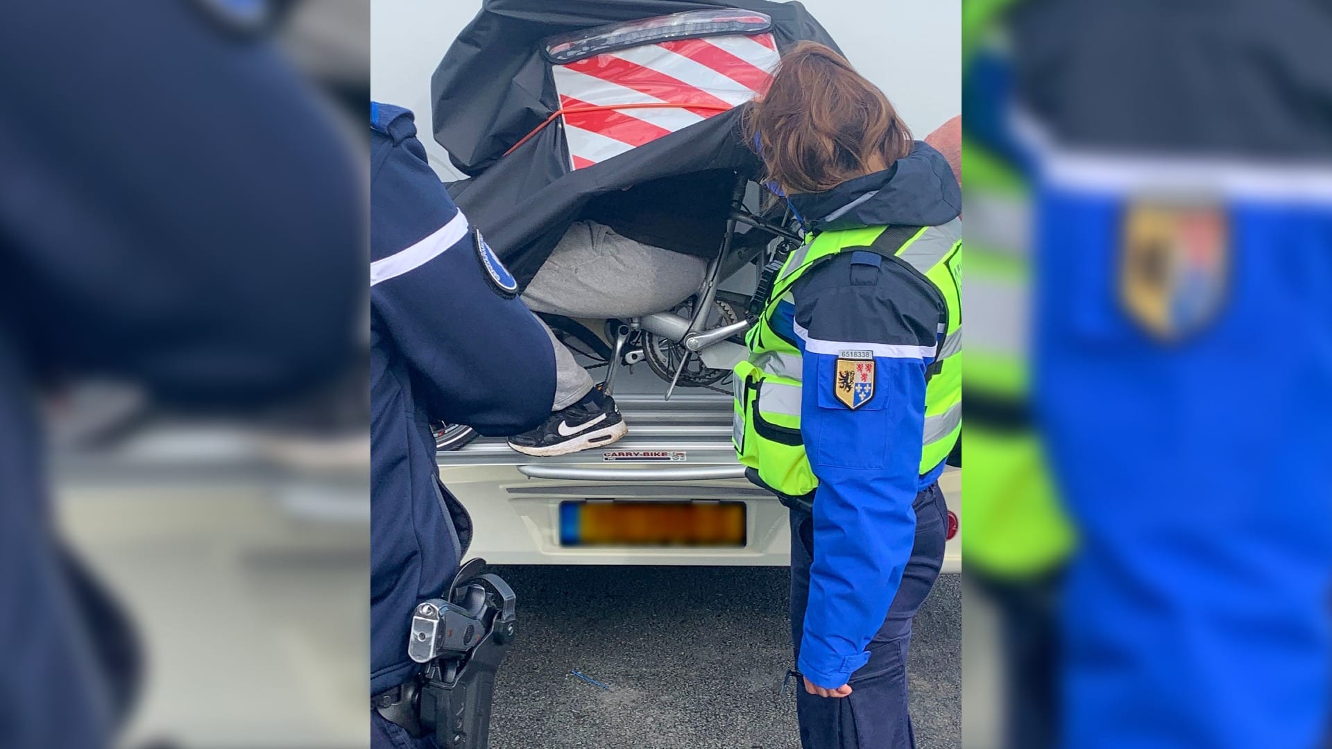 Rita en Jan doen bizarre ontdekking: vluchteling verstopt zich op hun camper