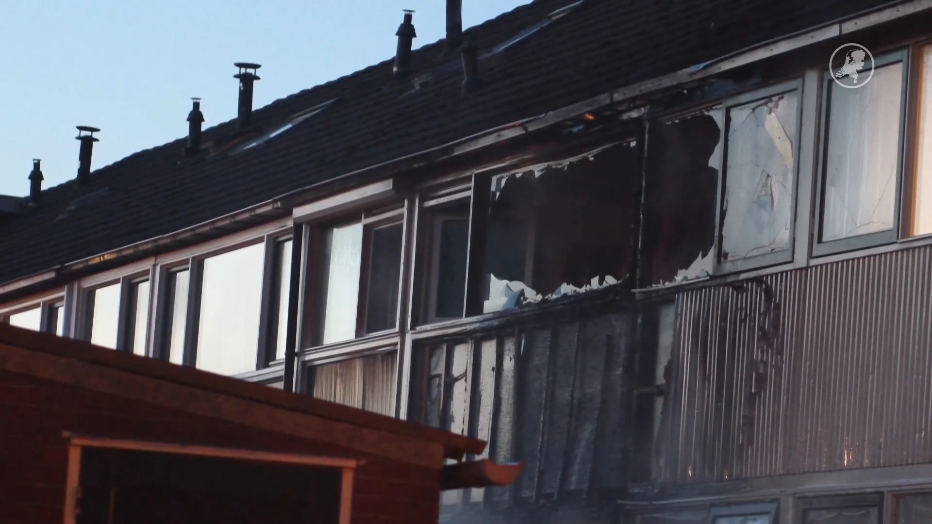 Brand slaat over van overkapping naar woning in Vroomshoop