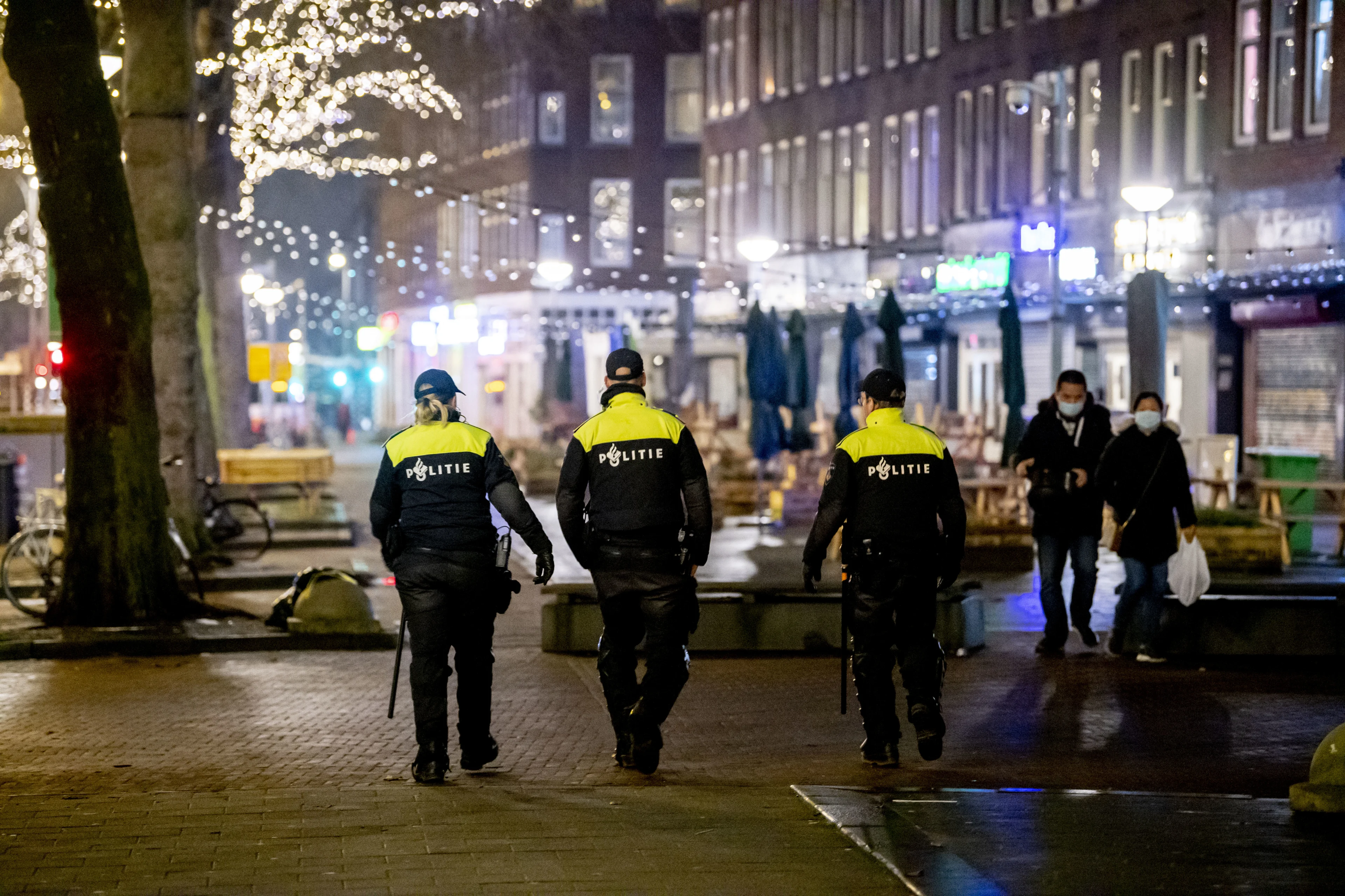 De avondklok wordt afgeschaft, hoe waren de cijfers toen de maatregel werd ingevoerd?