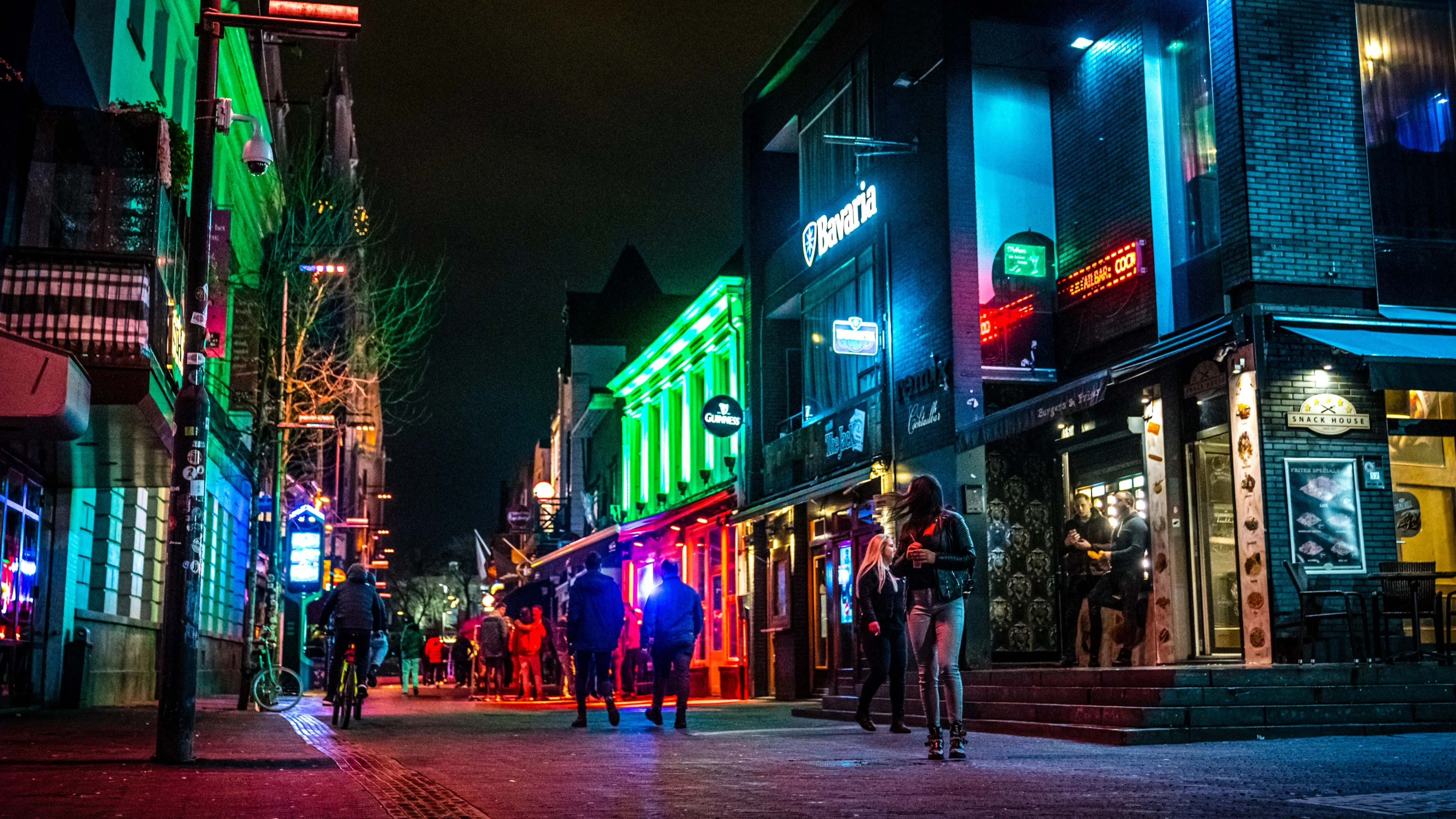 Man met steekwonden gevonden op Stratumseind, groep vlucht weg