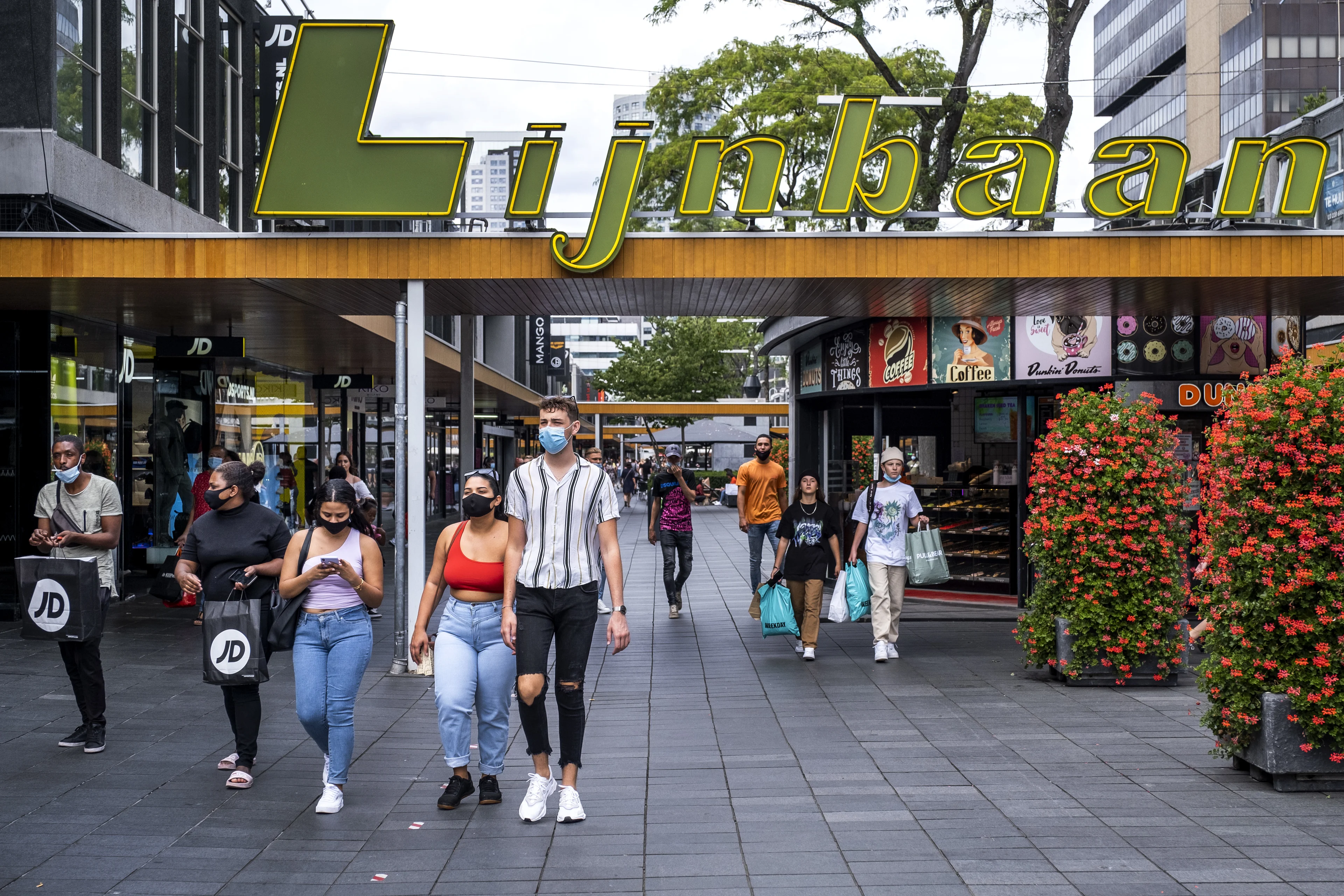 Na Amsterdam gaat ook Rotterdam de mondkapjesplicht actief handhaven
