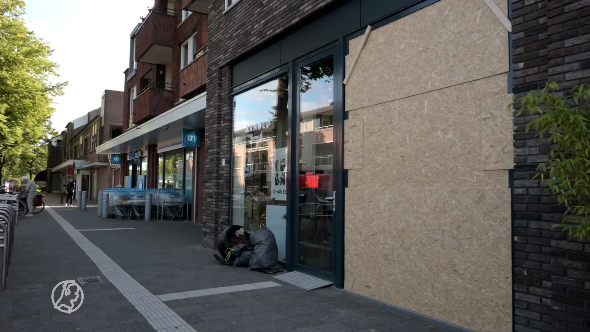 Ravage na ramkraak brillenzaak Bavel, vluchtauto gevonden in weiland