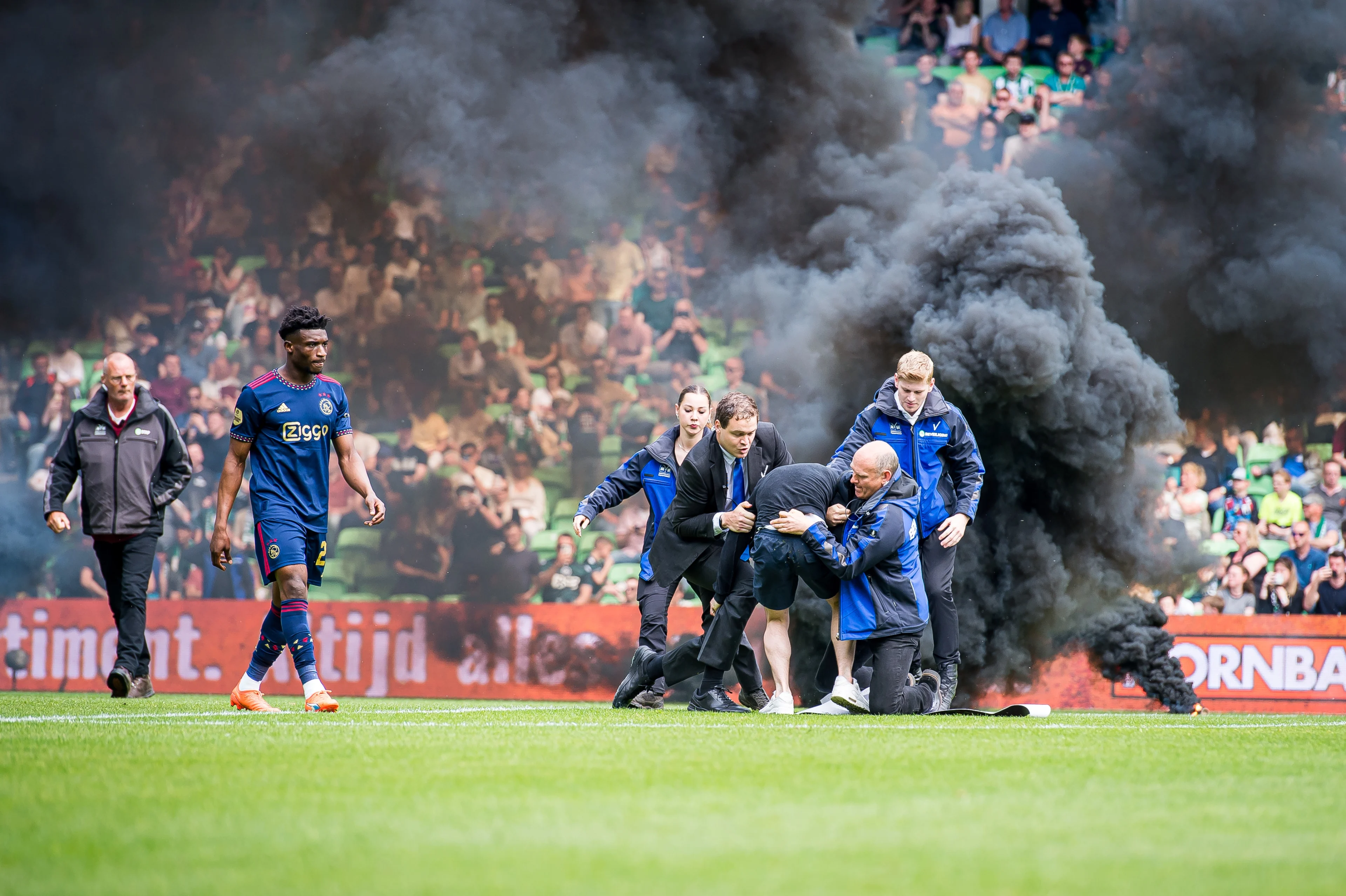 FC Groningen - Ajax wordt dinsdag zonder publiek uitgespeeld na staken wedstrijd