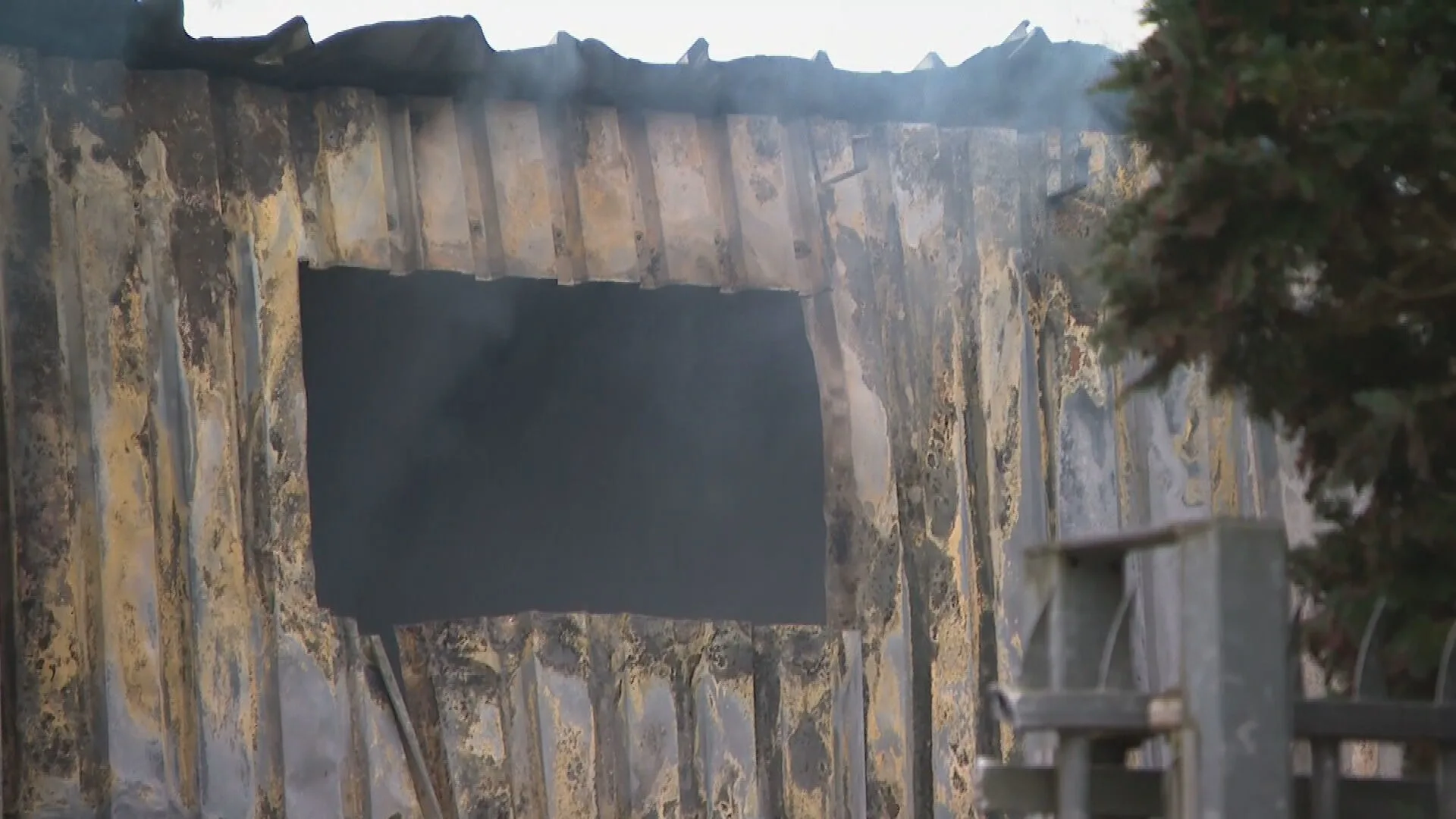 Ronald ziet in onderbroek zijn levenswerk afbranden, beste vriend start doneeractie