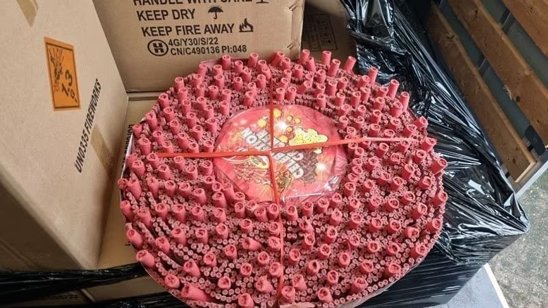 Bestelbus met ruim twee ton vuurwerk onderschept in Overijssels dorp Wijhe