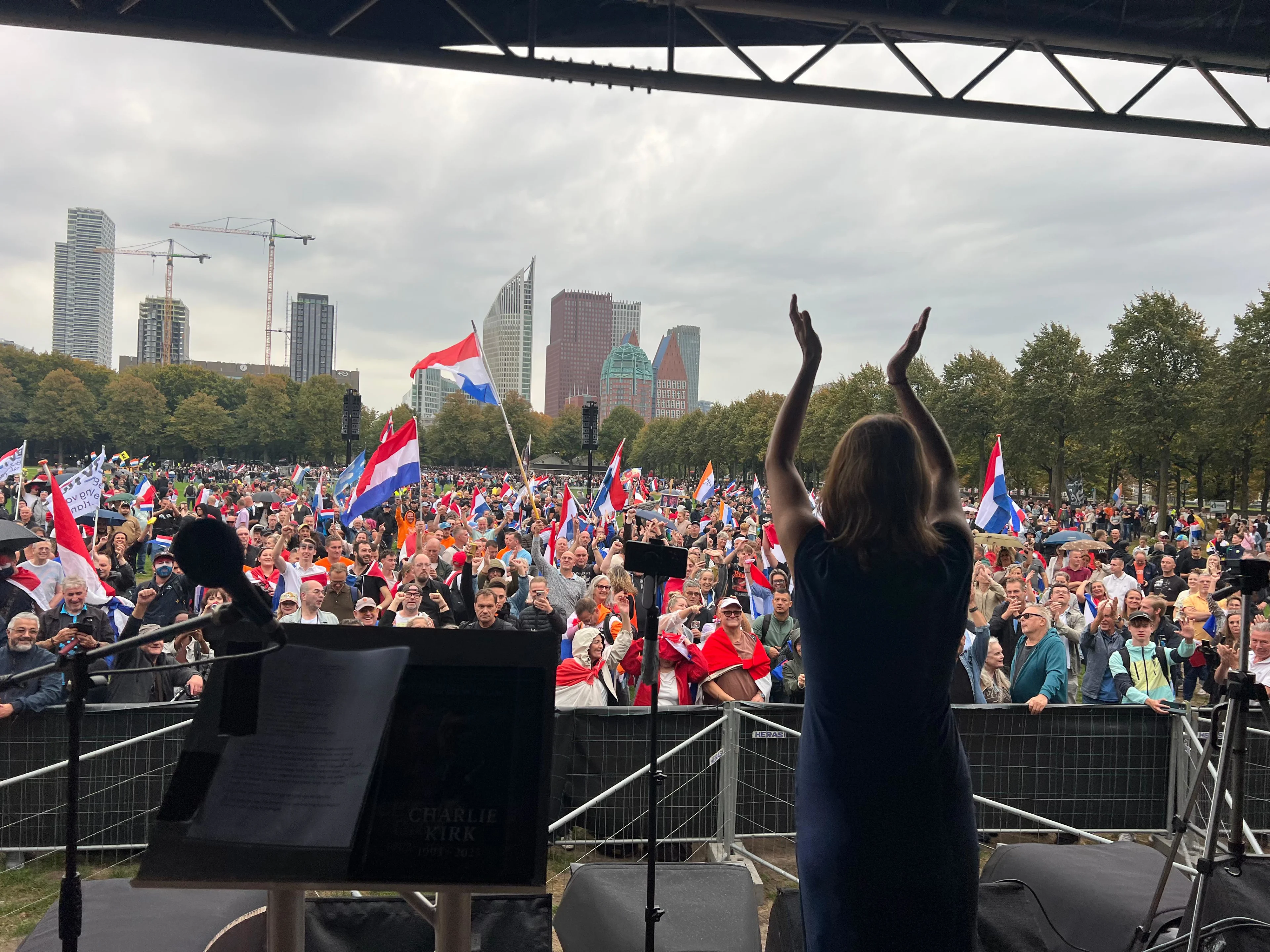 Duizenden mensen demonstreren tegen asielbeleid in Den Haag