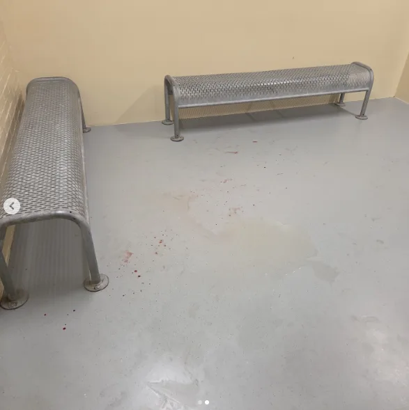 Arrestant gaat los in politiecel: plast op vloer en smeert bloed op muren