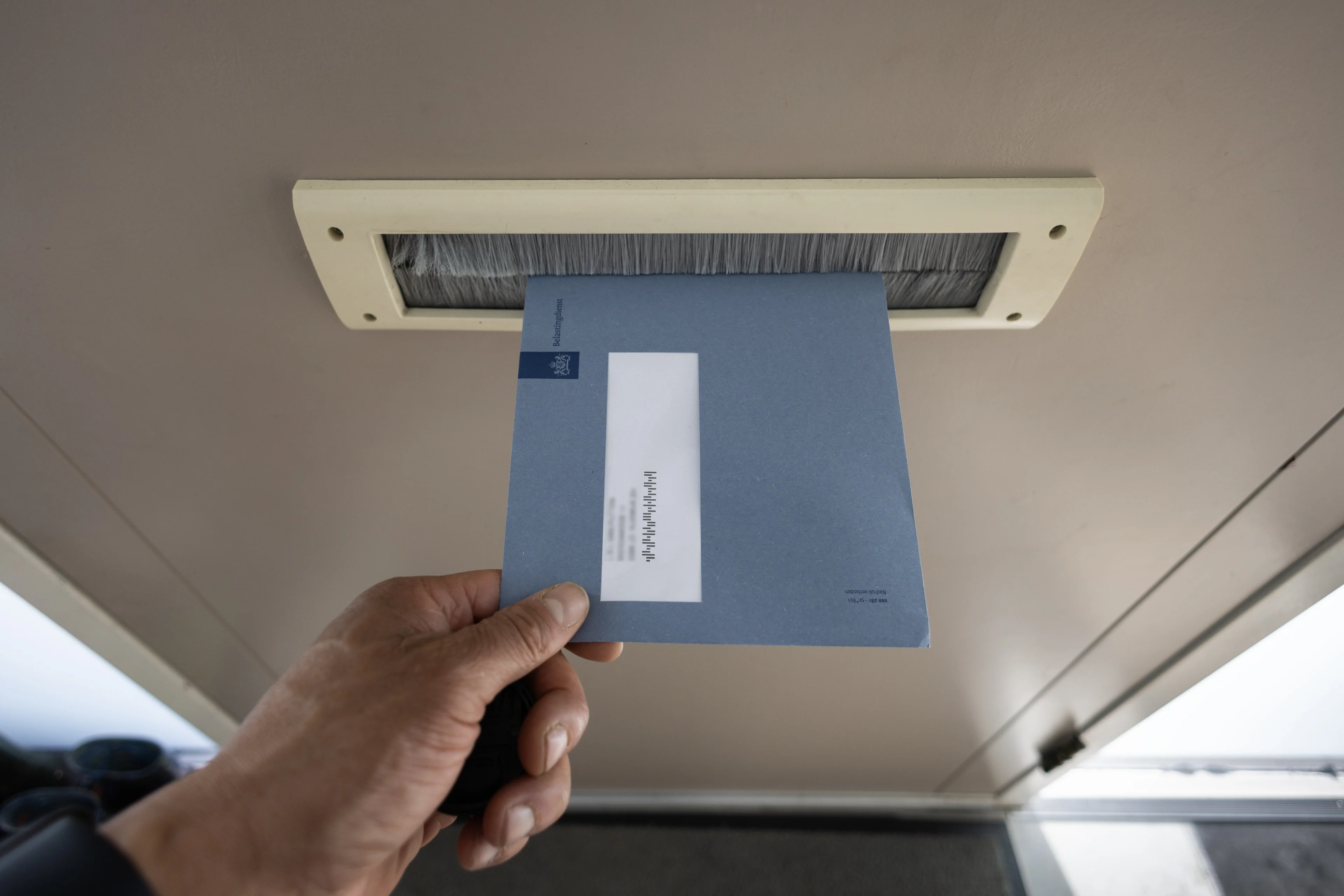 Snap jij die onbegrijpelijke brief van de overheid niet? De terugstuursticker helpt je