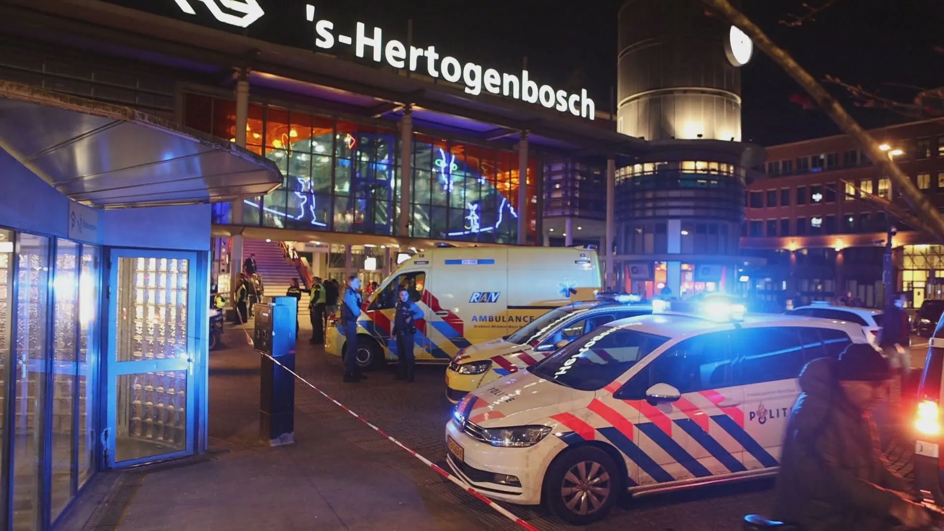 Steekpartij na ruzie tussen Ajax- en Feyenoordfans in Den Bosch, vier gewonden