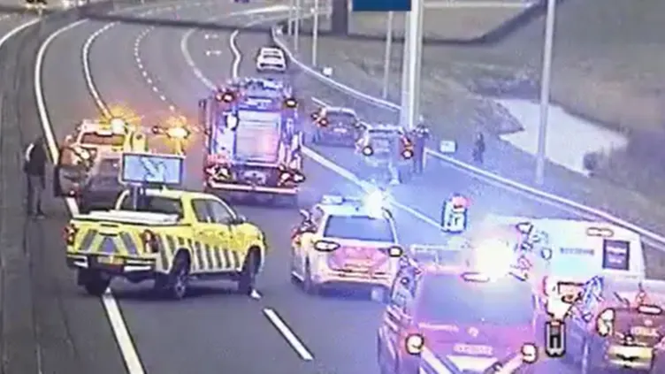 Elektrische auto blokkeert verkeer op A12 richting Den Haag