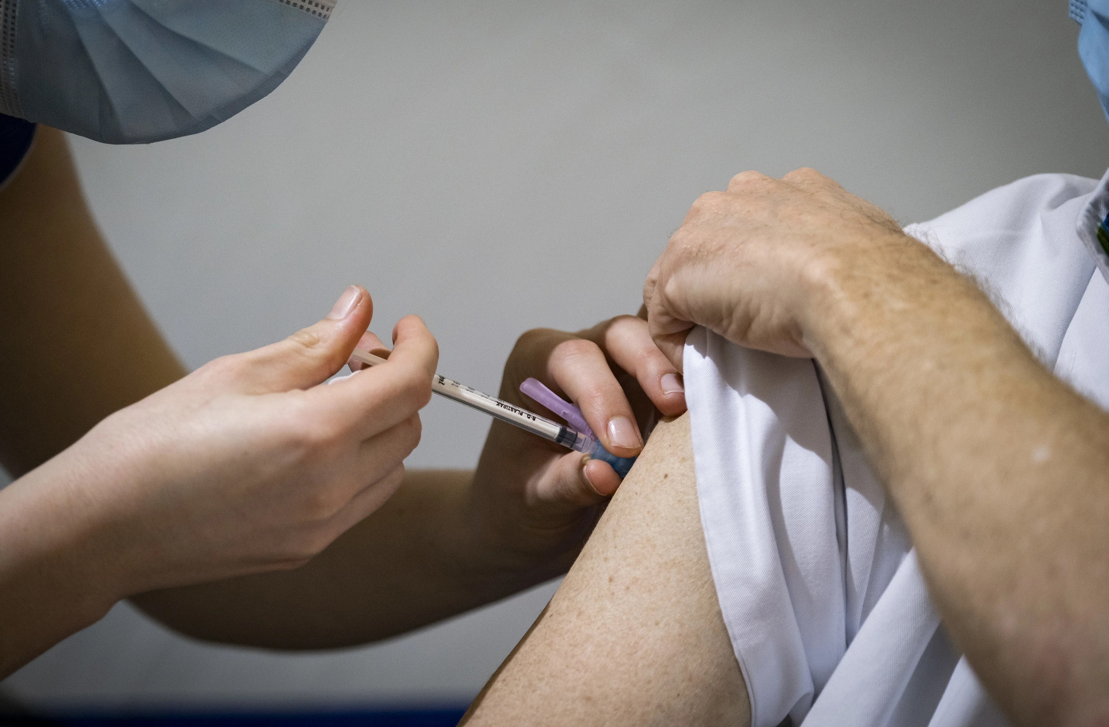 LIVEBLOG | Ernst Kuipers vreest voor nieuwe coronagolf door Britse variant