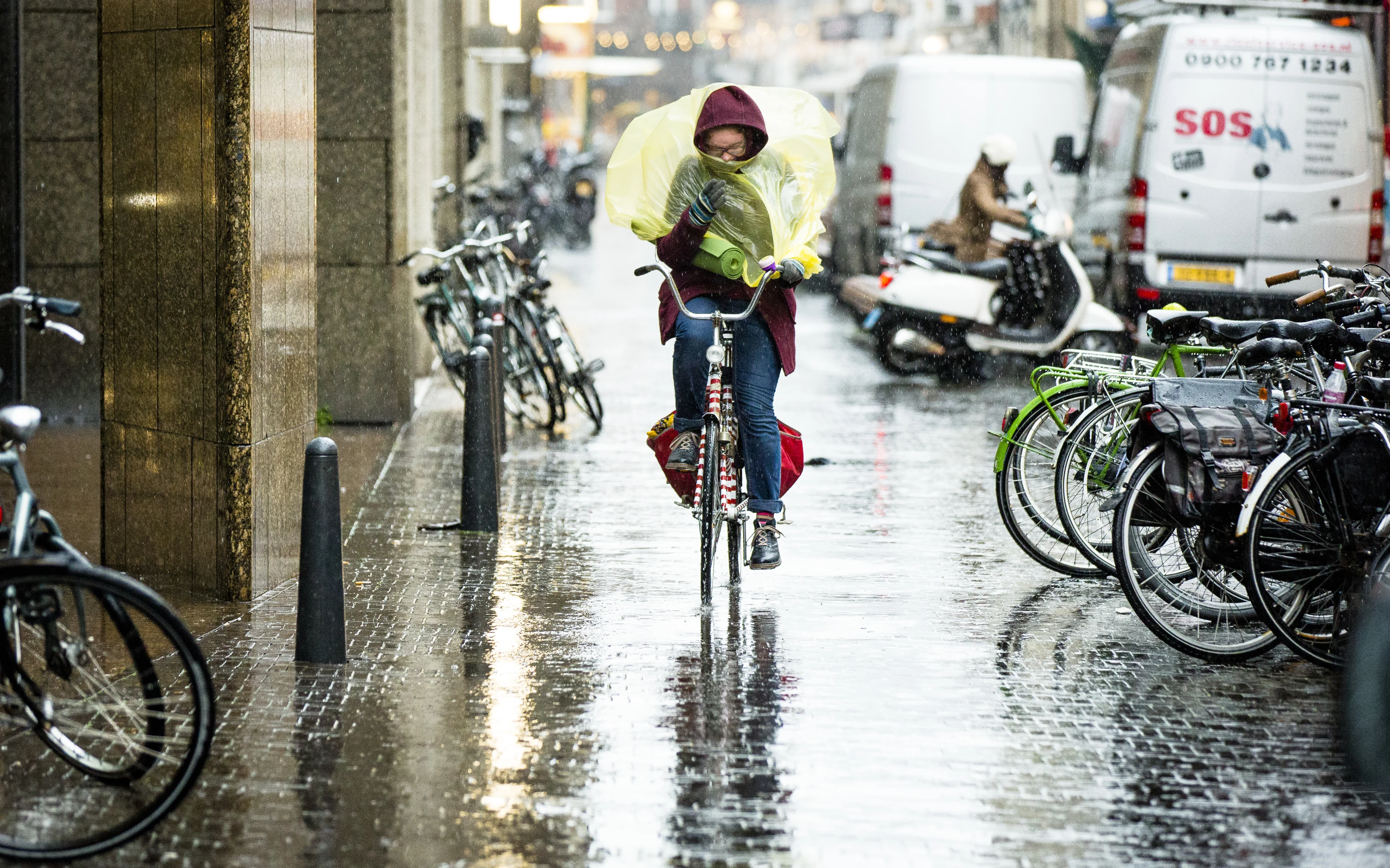 Zondag code oranje vanwege storm Ciara, voetbalwedstrijden afgelast