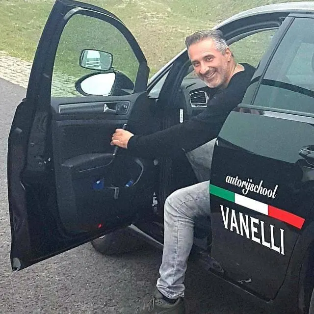 Italiaanse rijschoolhouder Diego hielp gestolen camper van Afke en gezin terug te vinden