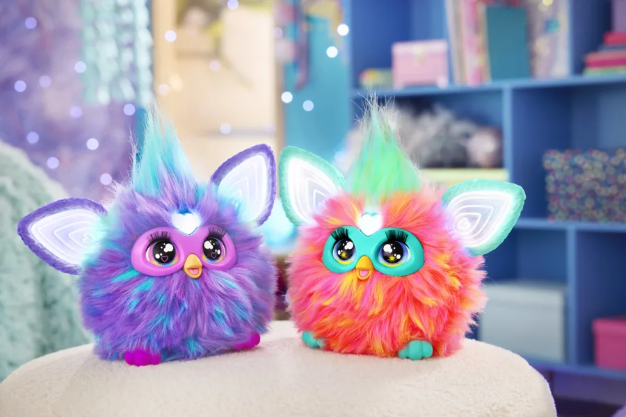 Furby pas volgend jaar in Nederland, werkt met AI om 600 antwoorden te kunnen geven