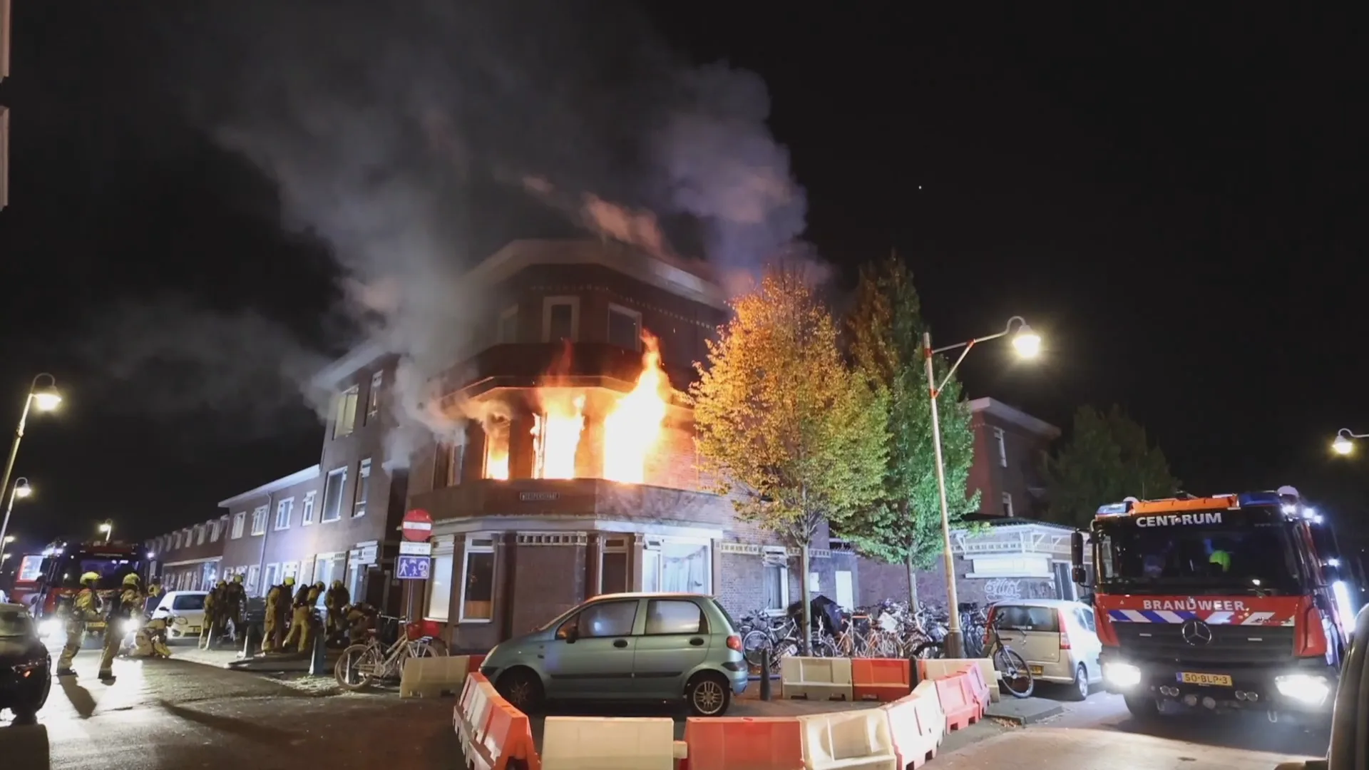 Twee gewonden bij felle woningbrand in Den Haag, kat overleeft inferno niet