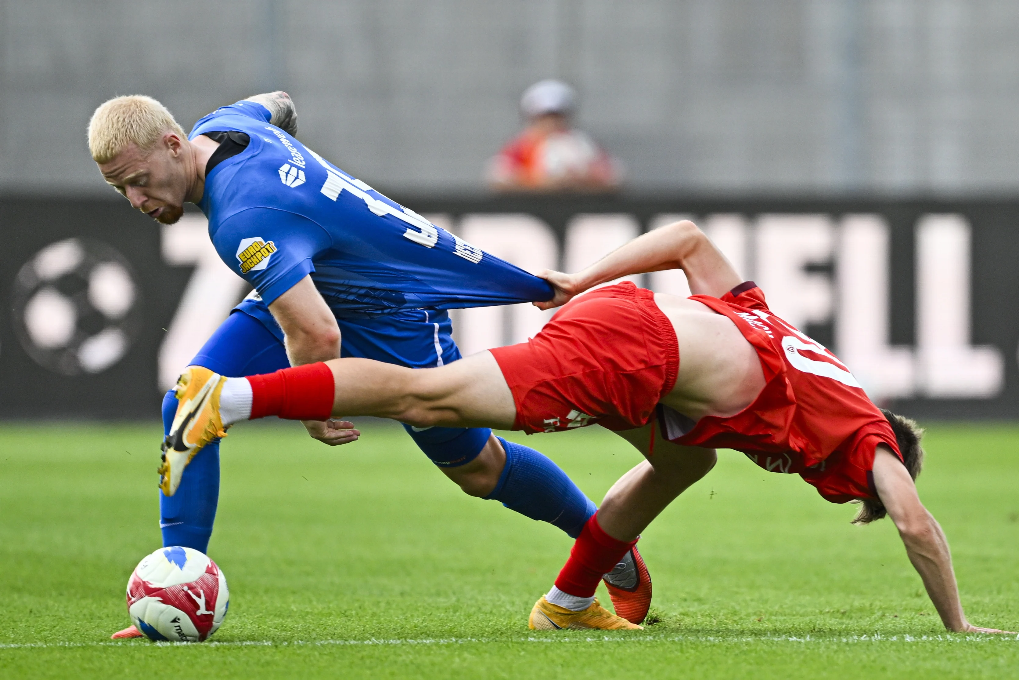 FC Utrecht maatje te groot voor Servette, AZ wint met 10 man in Vaduz