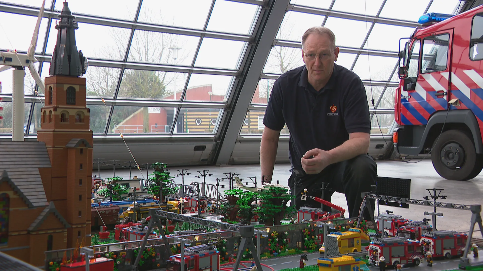 Brandweermannen Evert en André met hun 'rampenstad' naar LEGO-walhalla