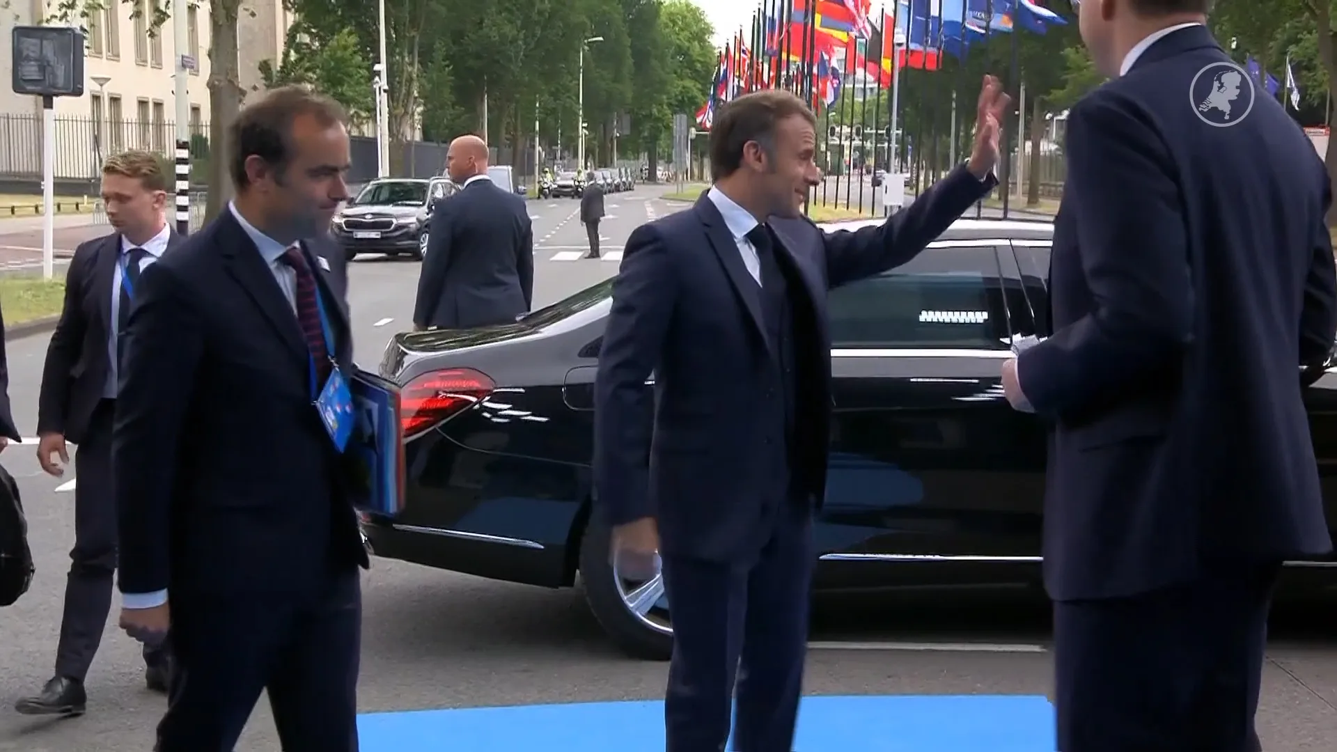 Regeringsleiders arriveren bij World Forum voor NAVO-vergadering