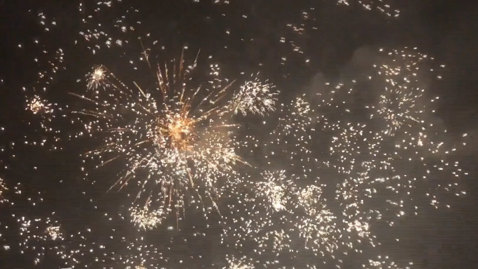 Verkopers verwachten topdrukte, toch zijn meeste Nederlanders blij met vuurwerkverbod