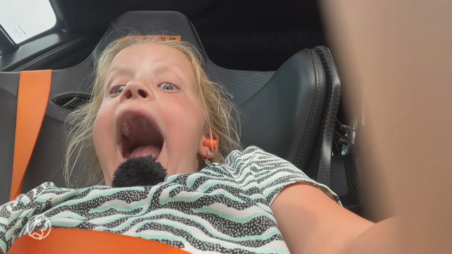 Anne (9) en andere kankerpatiëntjes hebben onvergetelijke dag op TT-circuit Assen