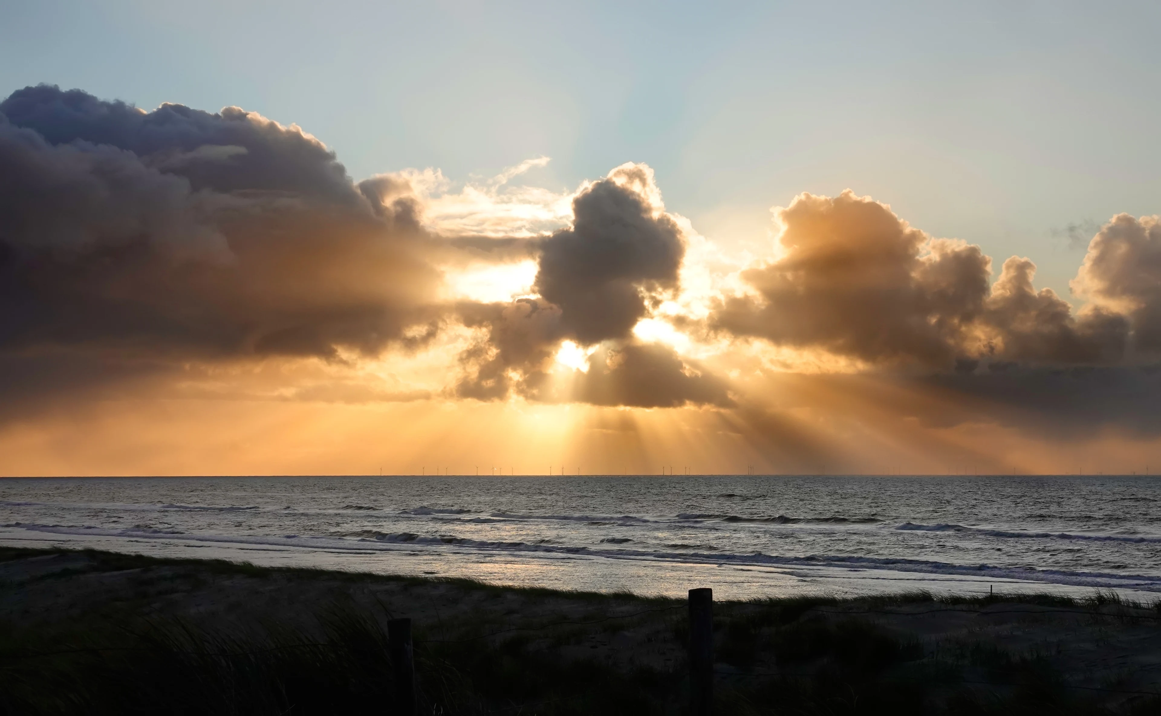 Klaar met het grijze en grauwe weer: hoe vaak gaan we de zon dit jaar nog zien?