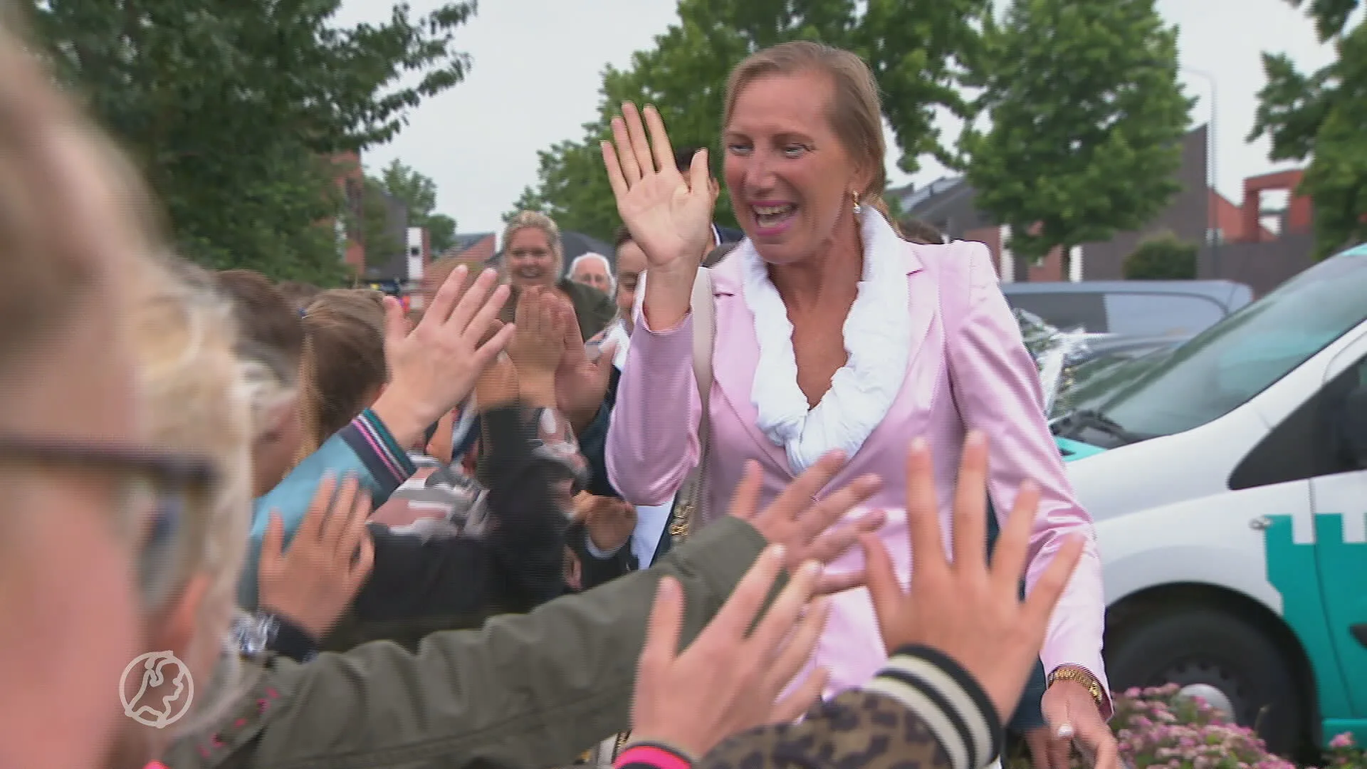 Basisschool neemt op speciale manier afscheid van ongeneeslijk zieke juf Astrid