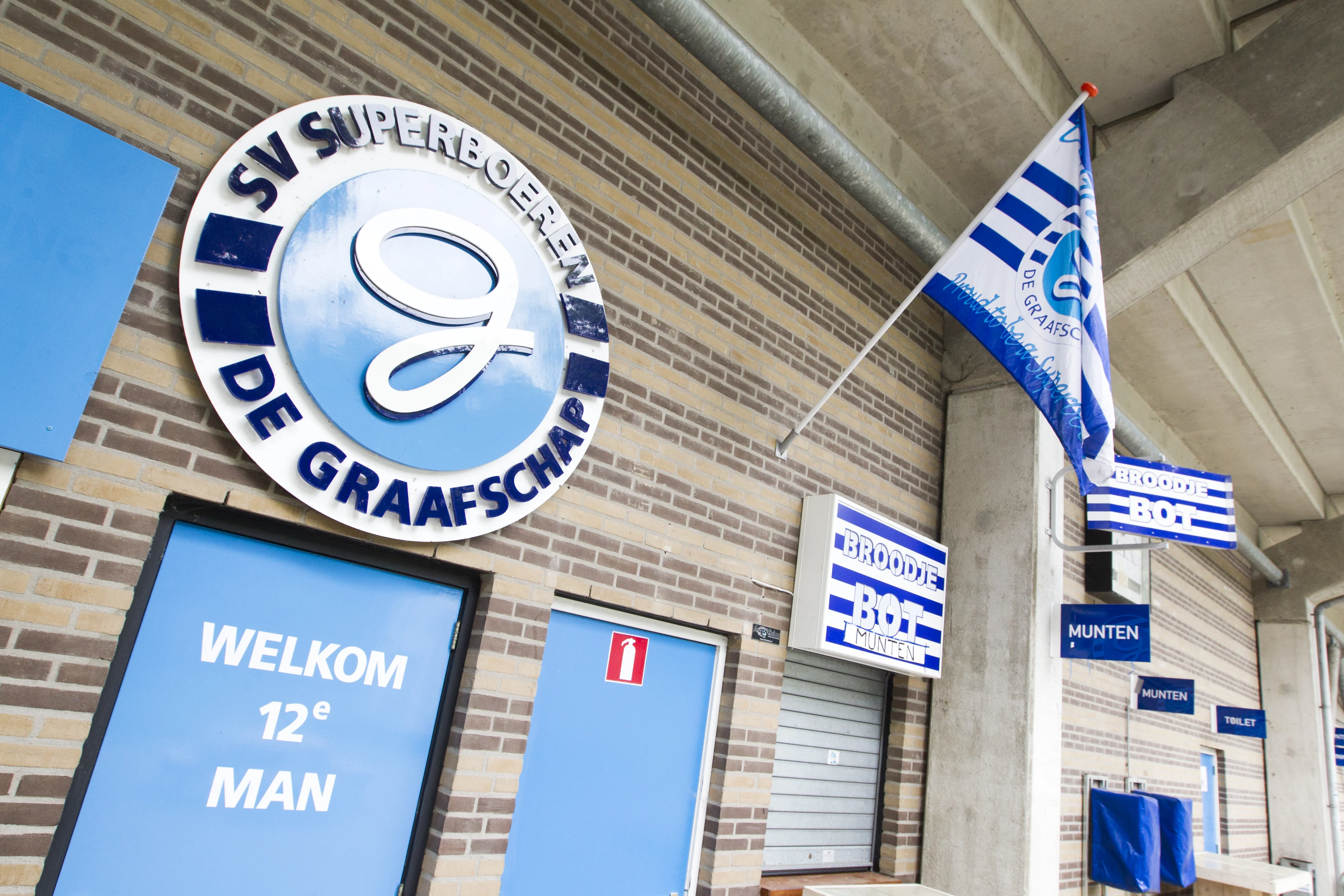 Alle betaald voetbalwedstrijden afgelast door storm Eunice