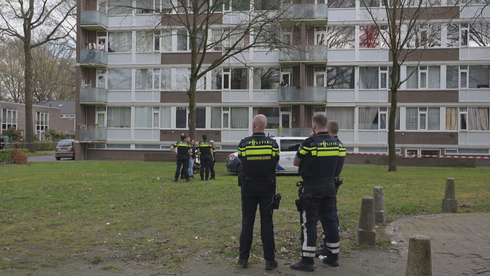 Jong kind valt uit raam derde etage in Tilburg