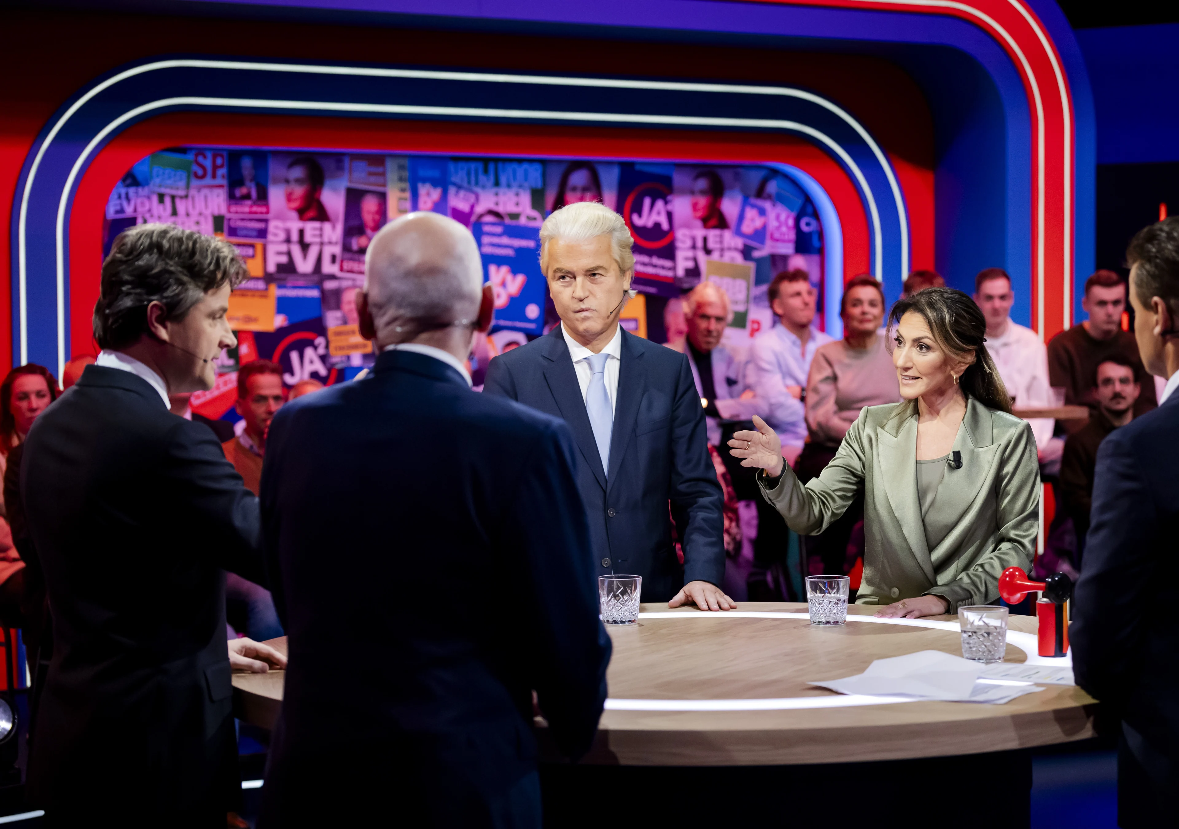 VVD schiet omhoog in peilingen, CDA zakt weg: 'Yeşilgöz duidelijk in SBS-debat'