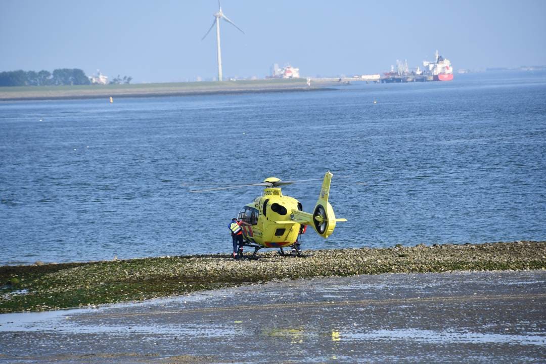 Visser wordt onwel, valt in het water en overlijdt in Ritthem