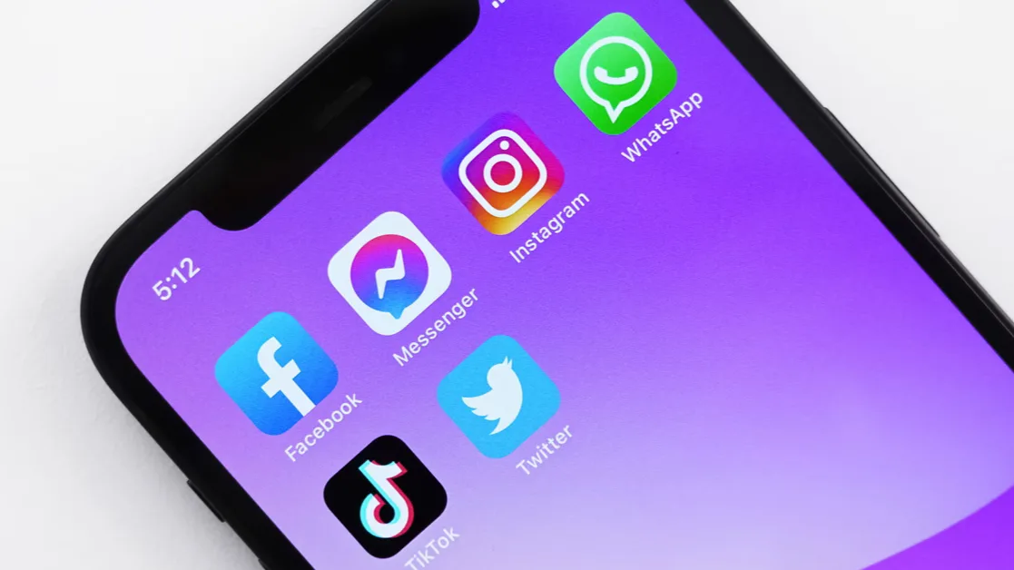 Jongeren kunnen niet stoppen met swipen op sociale media