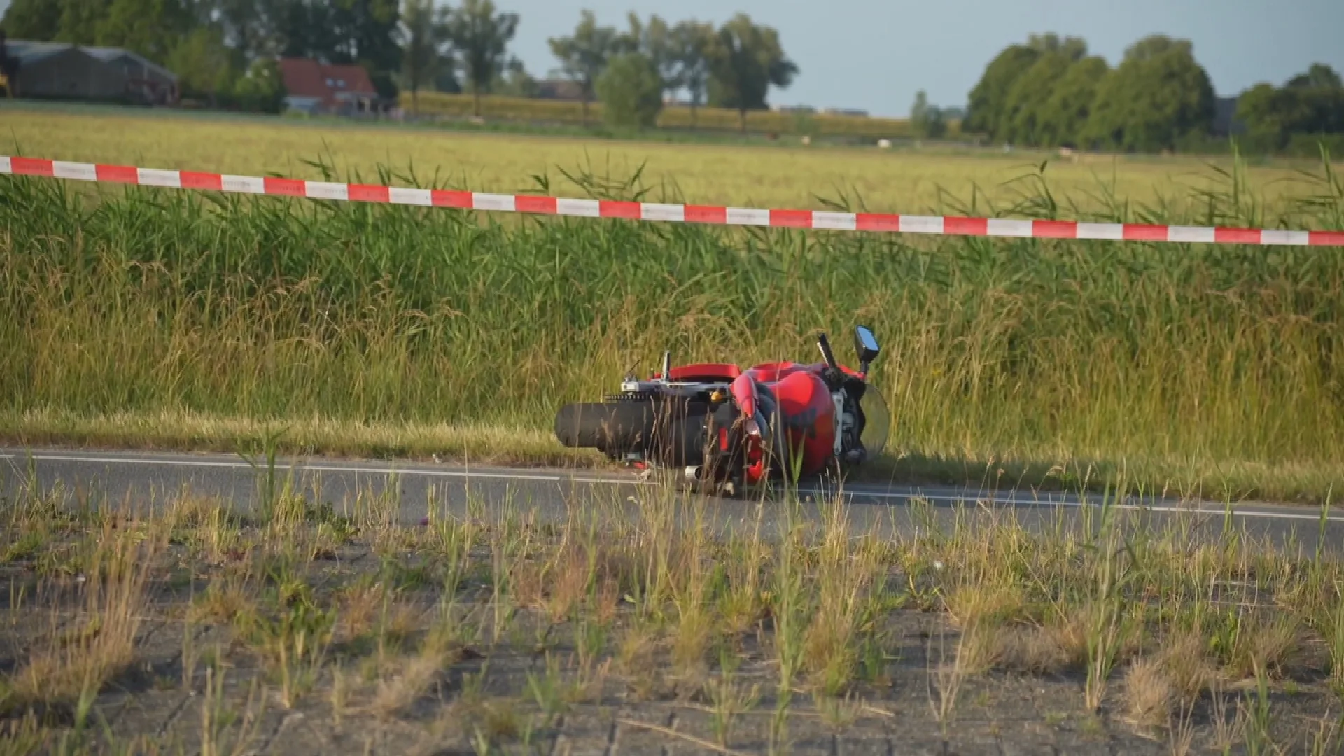 Motorrijder (22) komt om bij botsing met jonge automobilist in Nieuw-Beijerland