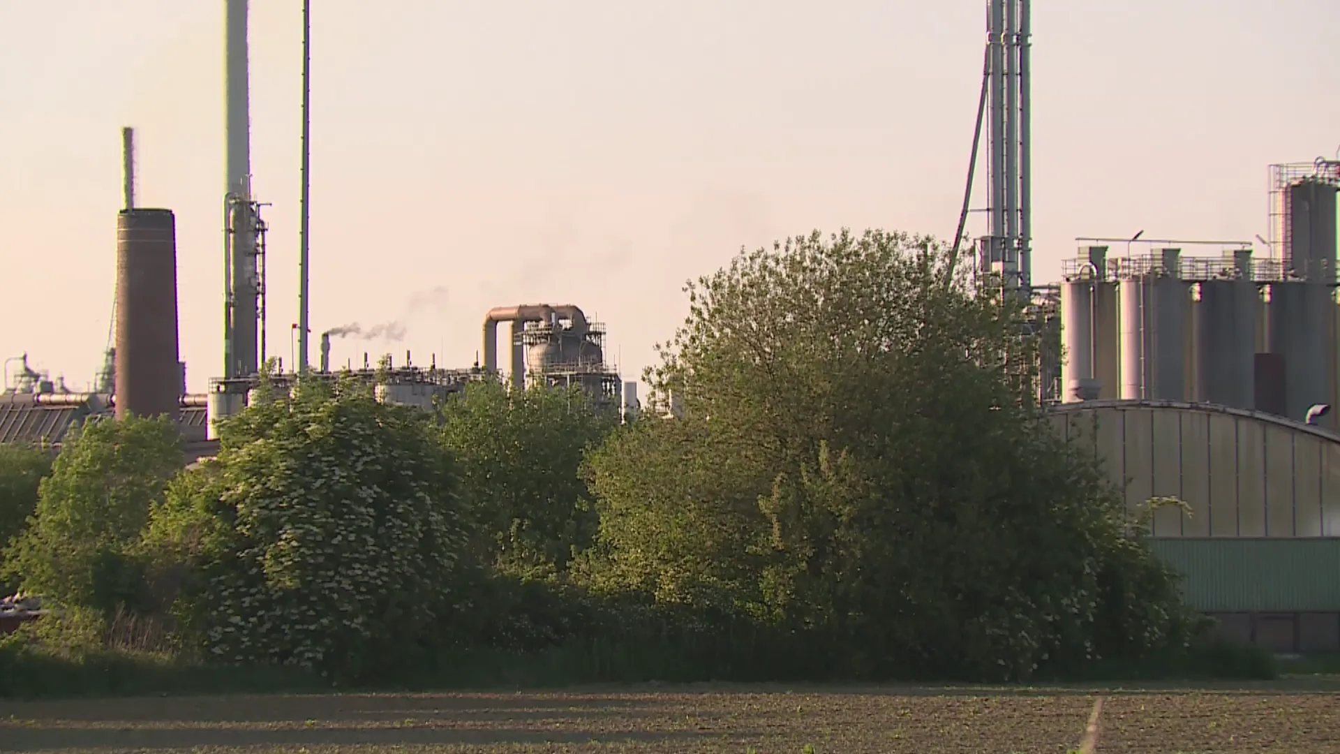 Brand in rubberfabriek op industrieterrein Chemelot in Geleen