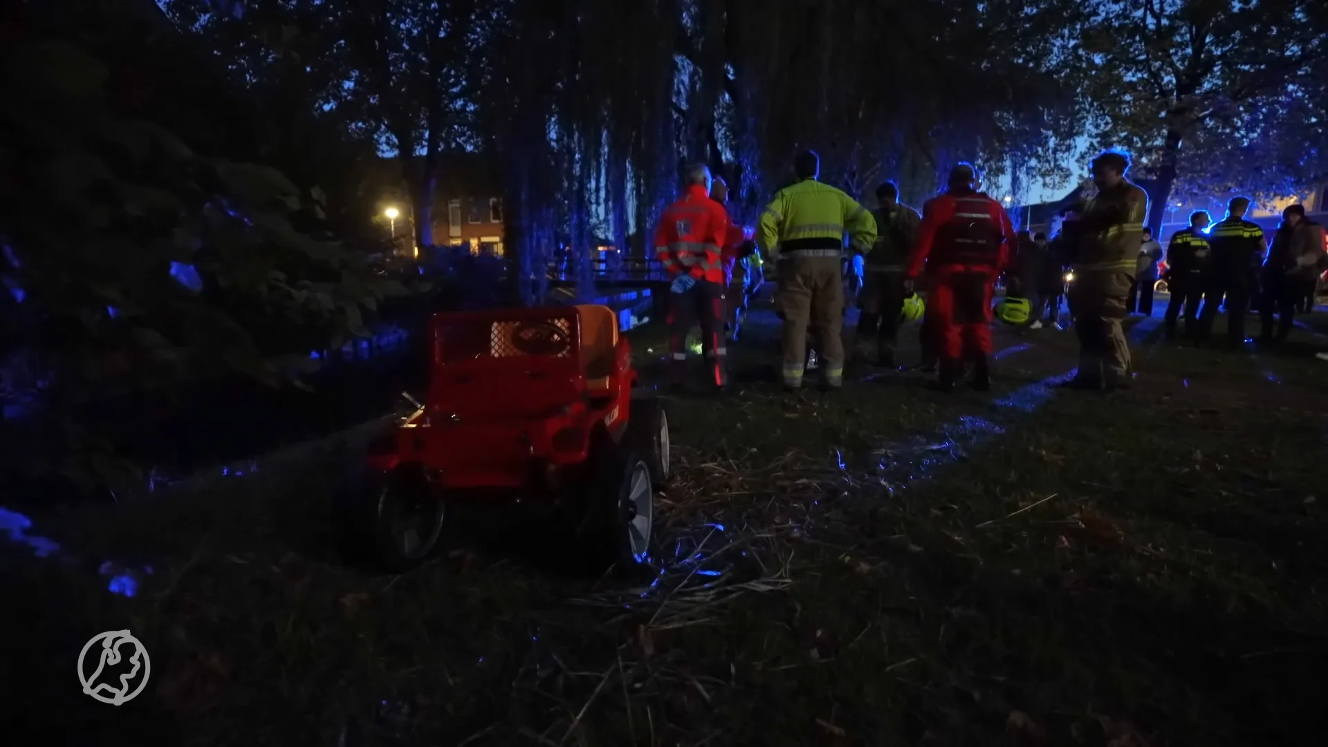 Hulpdiensten rukken massaal uit om 'voertuig te water', blijkt speelgoedautootje