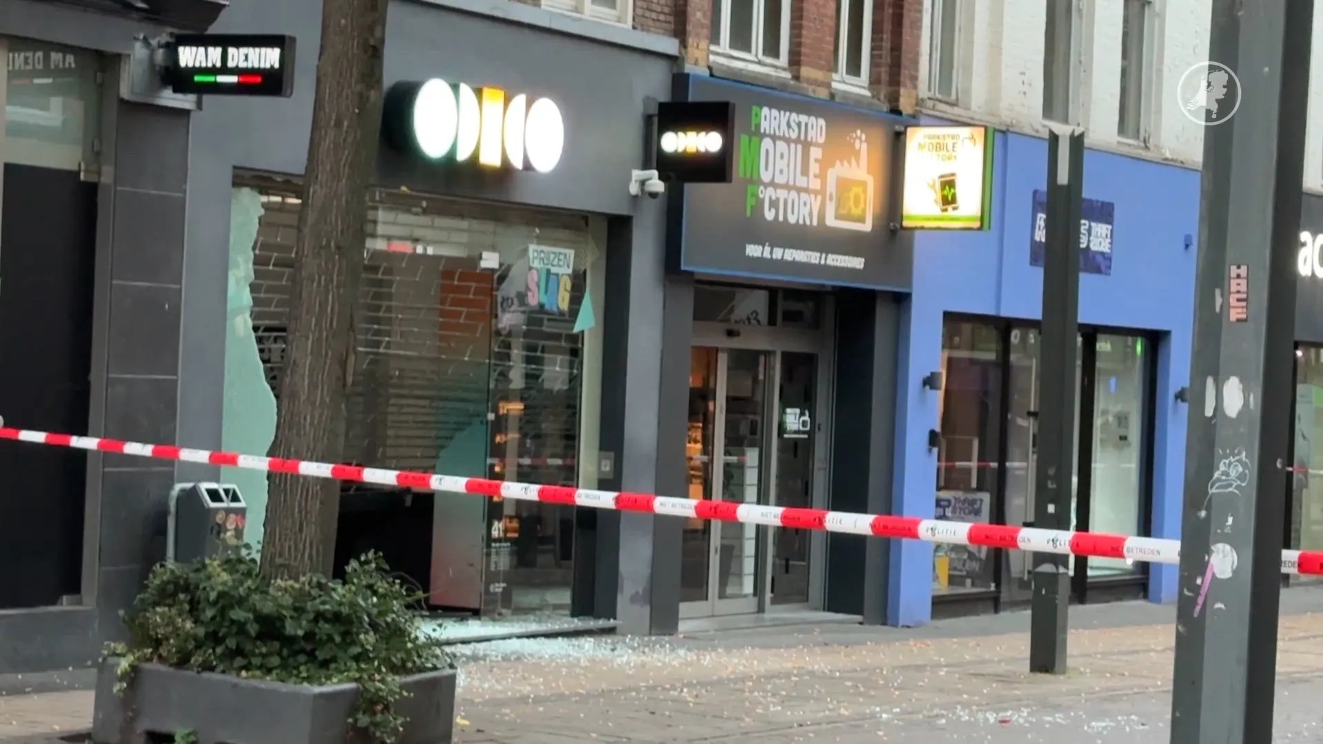 Veel schade door ramkraak op telefoonwinkel in Heerlen, daders op de vlucht