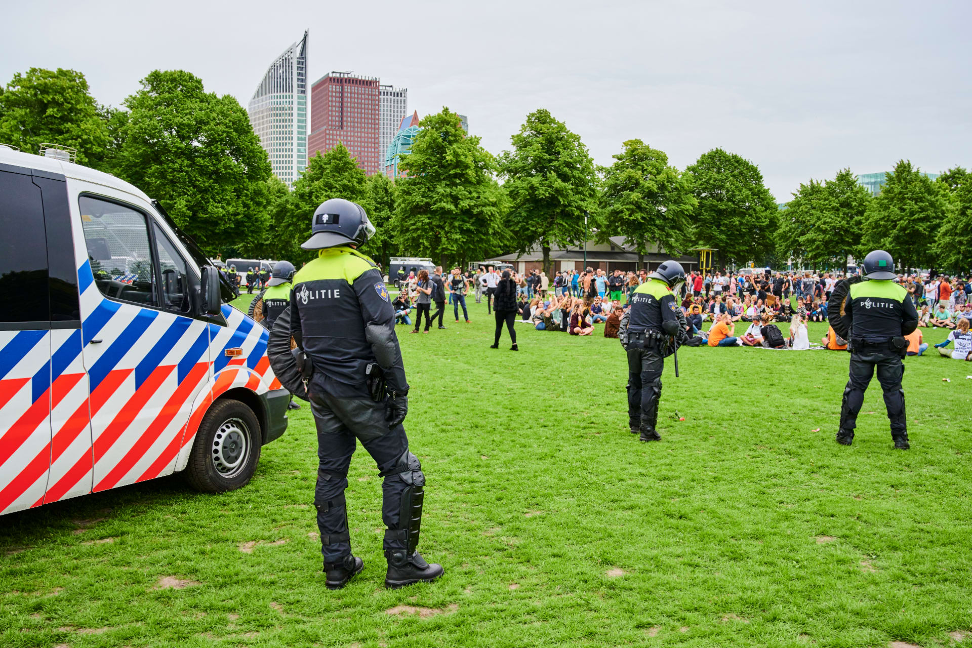 Opnieuw verdachte relschopper van Malieveld herkend van foto's