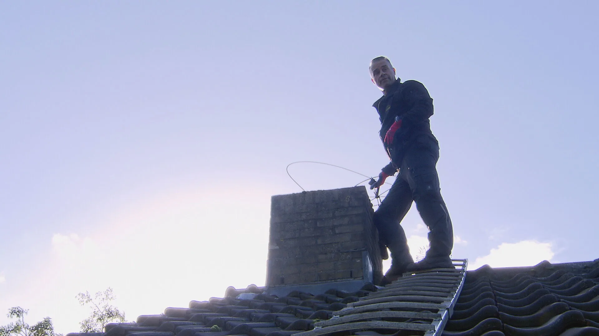 Hoge gasprijzen flinke 'opstoker' voor schoorsteenvegers: 'Het is een gekkenhuis'