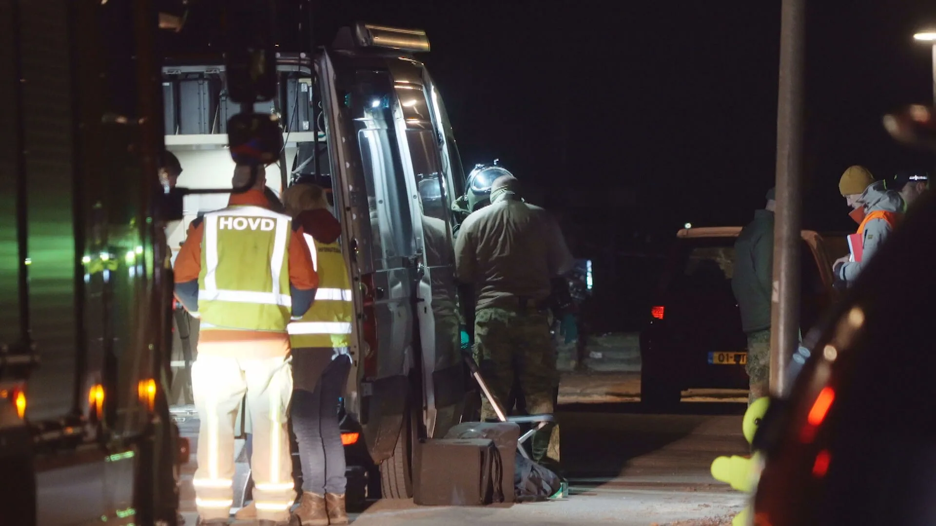 Verdacht pakketje gevonden onder voertuig in Emmen, woningen ontruimd