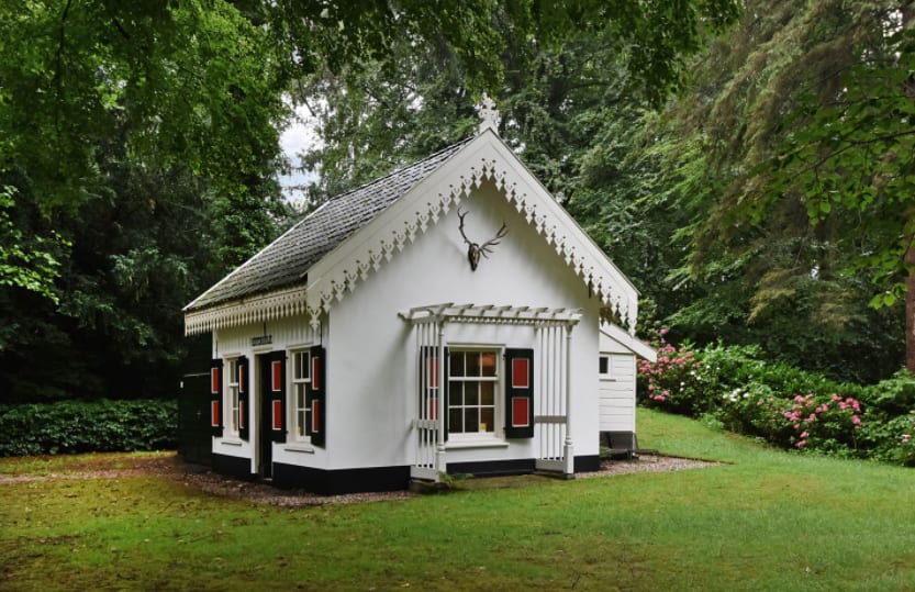 Voor spotprijs wonen in dit snoepige huisje op heus Wassenaars landgoed