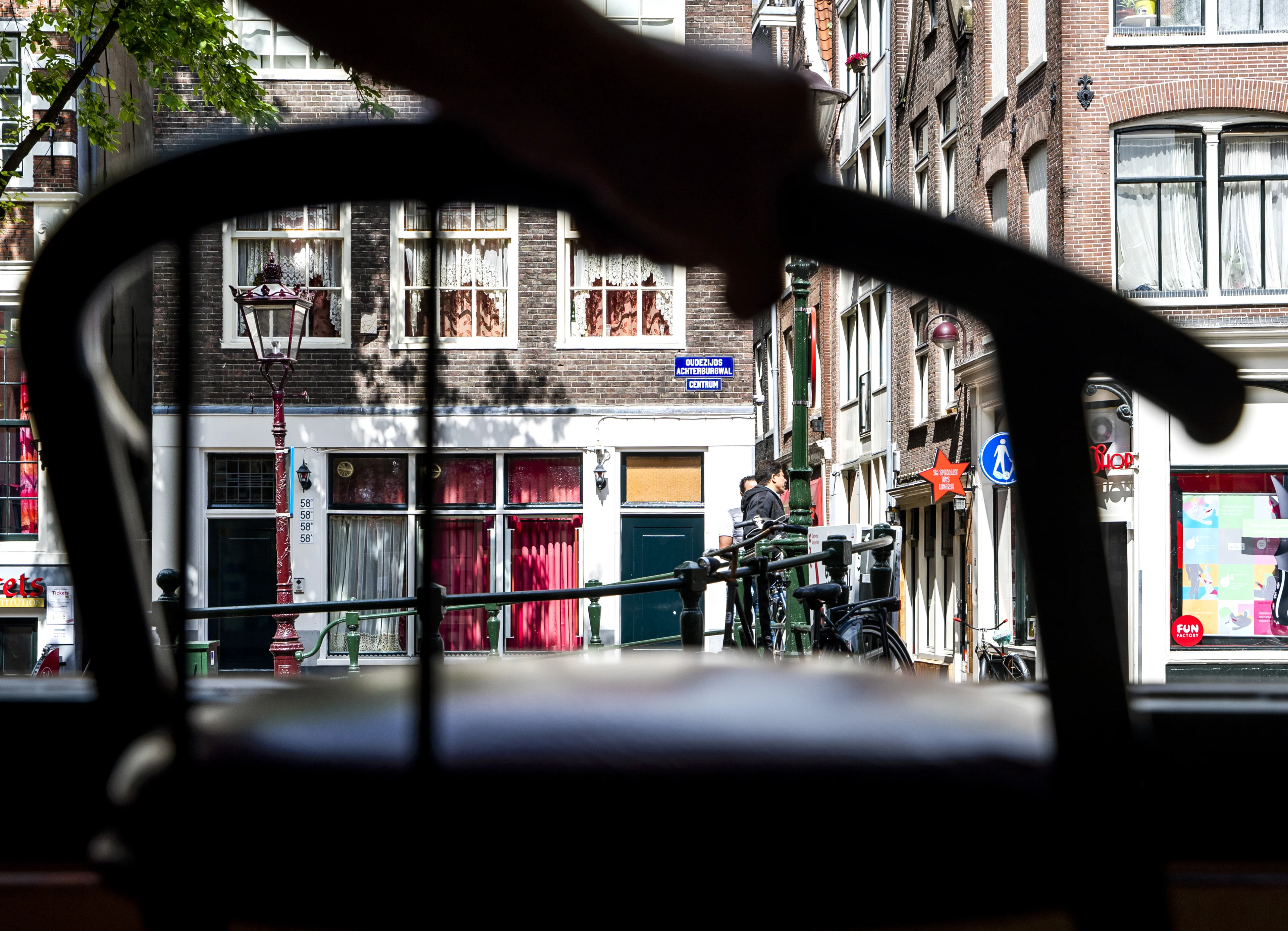 'Verrassend goede eerste dag voor raamprostituees op de Wallen'