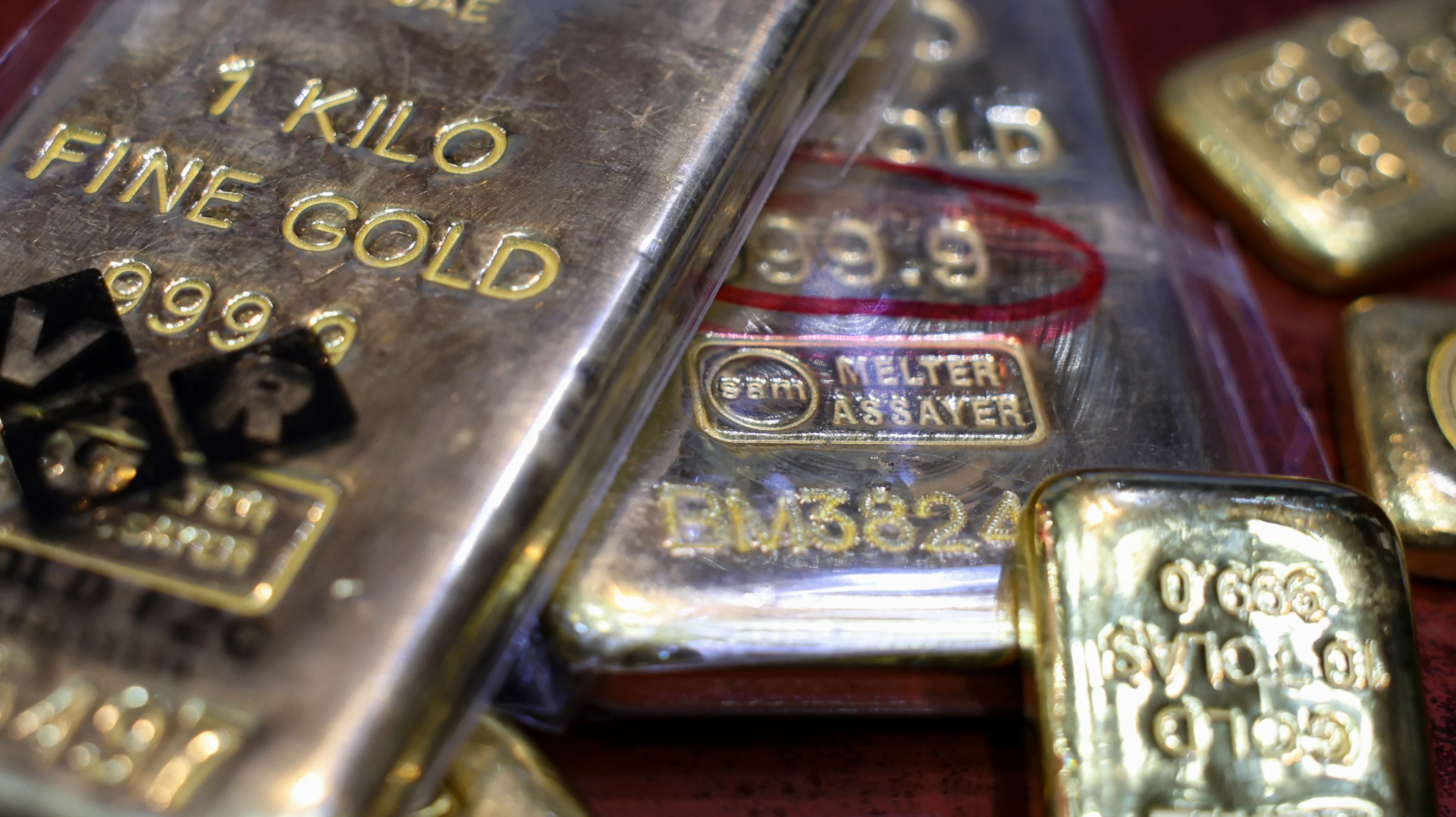 Na recordprijzen gaan goud en zilver keihard omlaag, grootste daling ooit