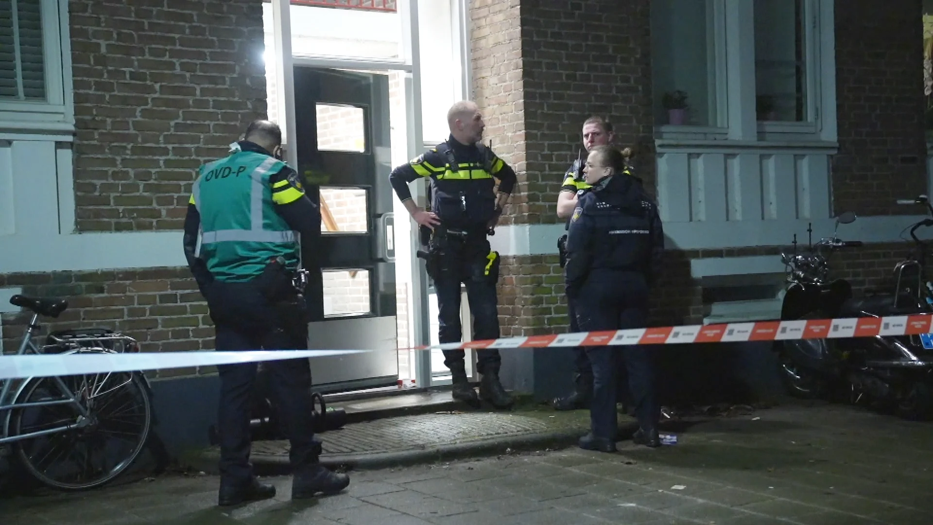 Dode vrouw (27) en zwaargewonde man (26) gevonden in woning Gorinchem