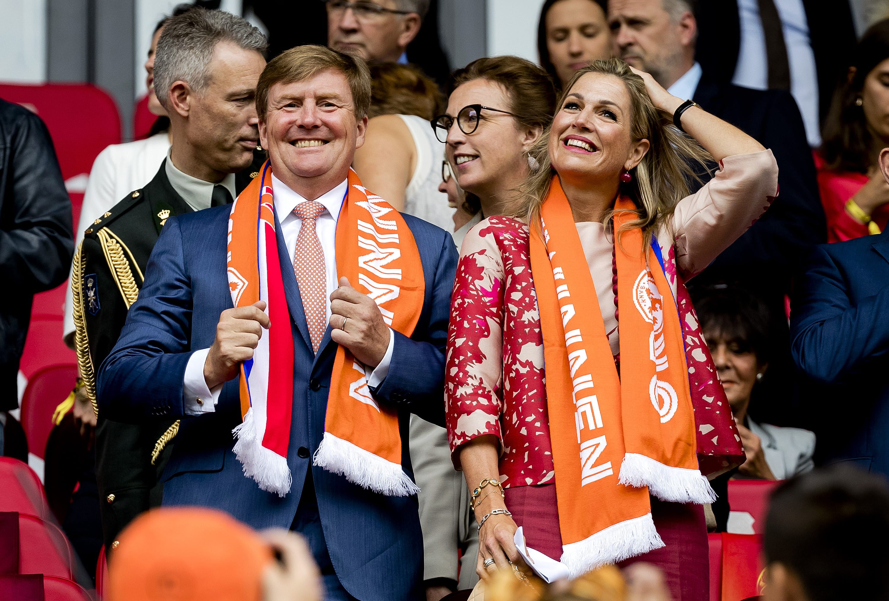 Koning kijkt vrijdag niet naar Oranje vanwege feestje Amalia